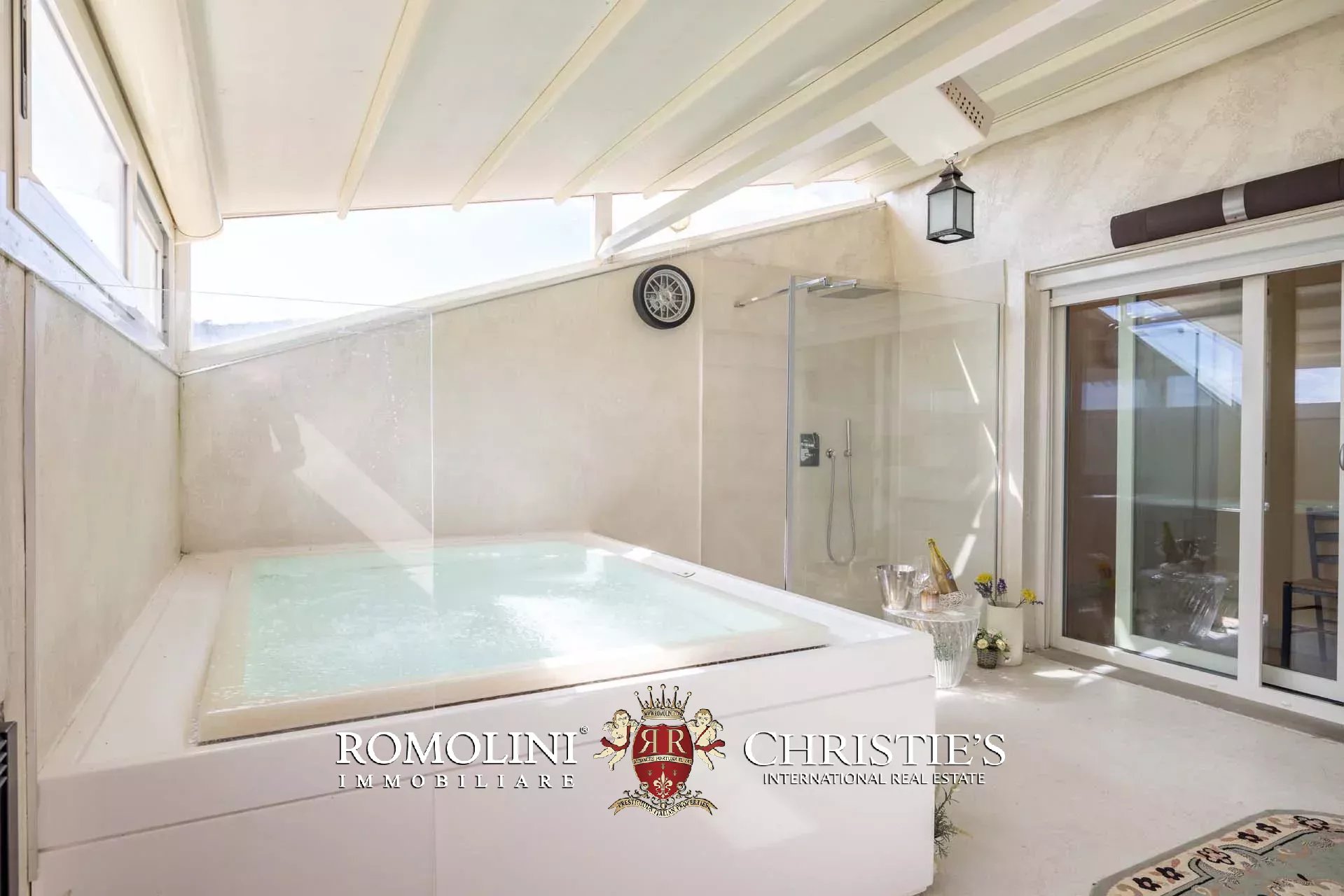 15 Bedroom Villa/Townhouse's Image 79