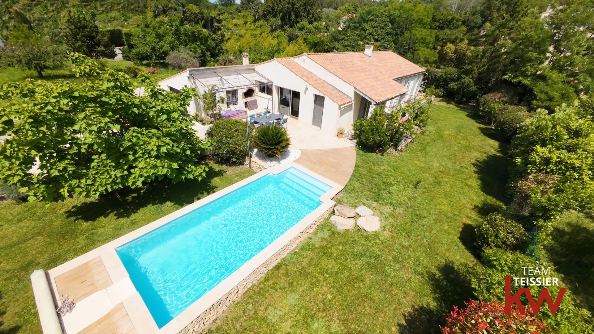Maison F5 (118 m²) à vendre à EYGUIERES-13430