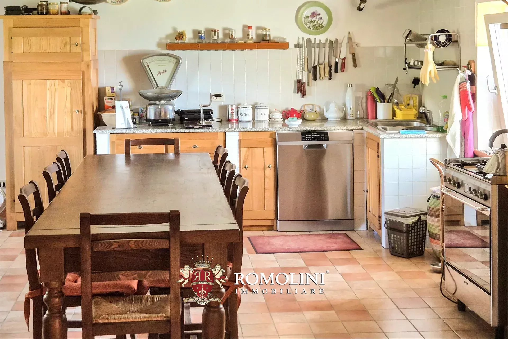 RUSTIC FARMHOUSE WITH POOL FOR SALE IN MOUNT AMIATA, MAREMMA