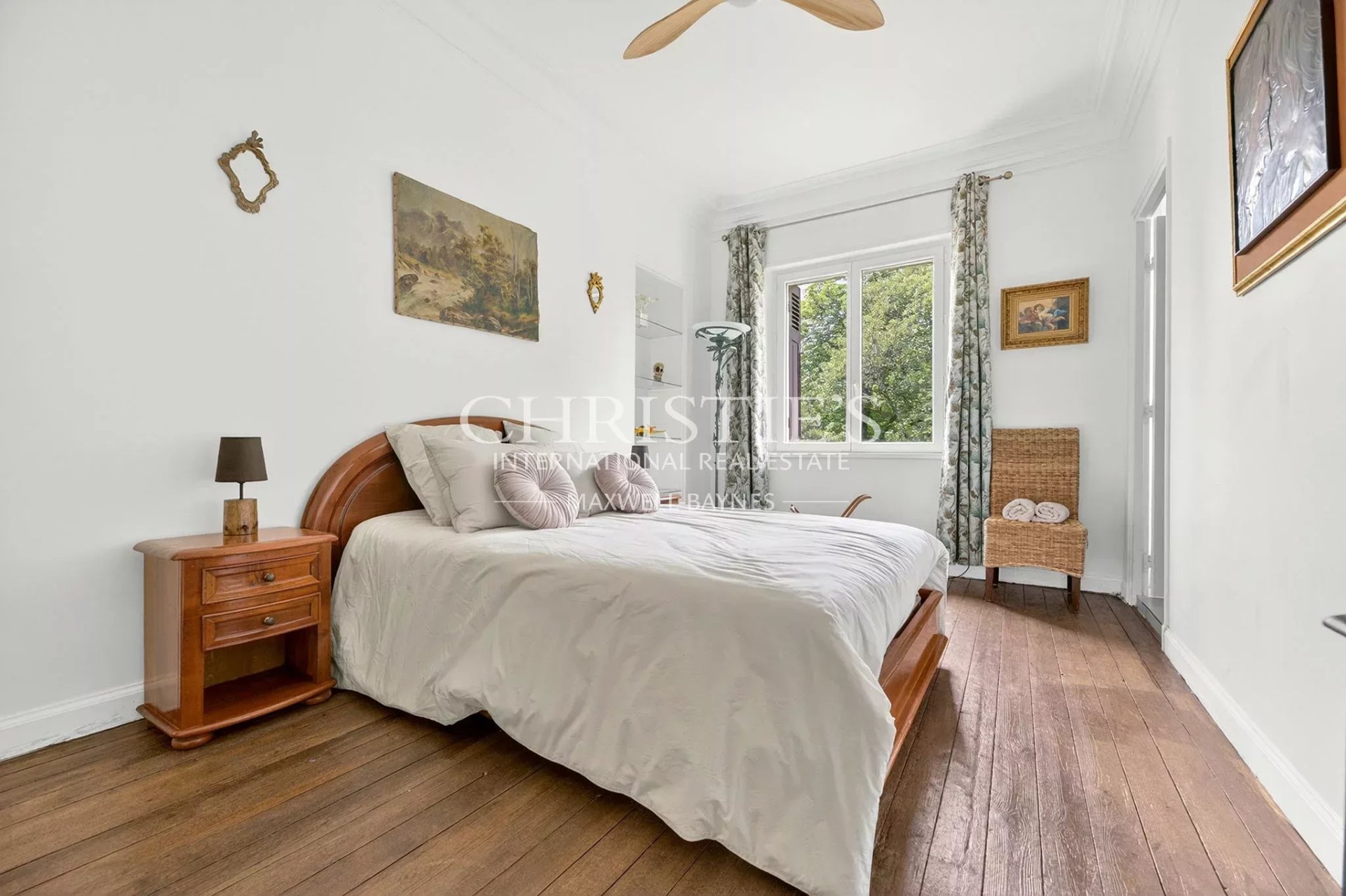 9 Bedroom Chateau's Image 39