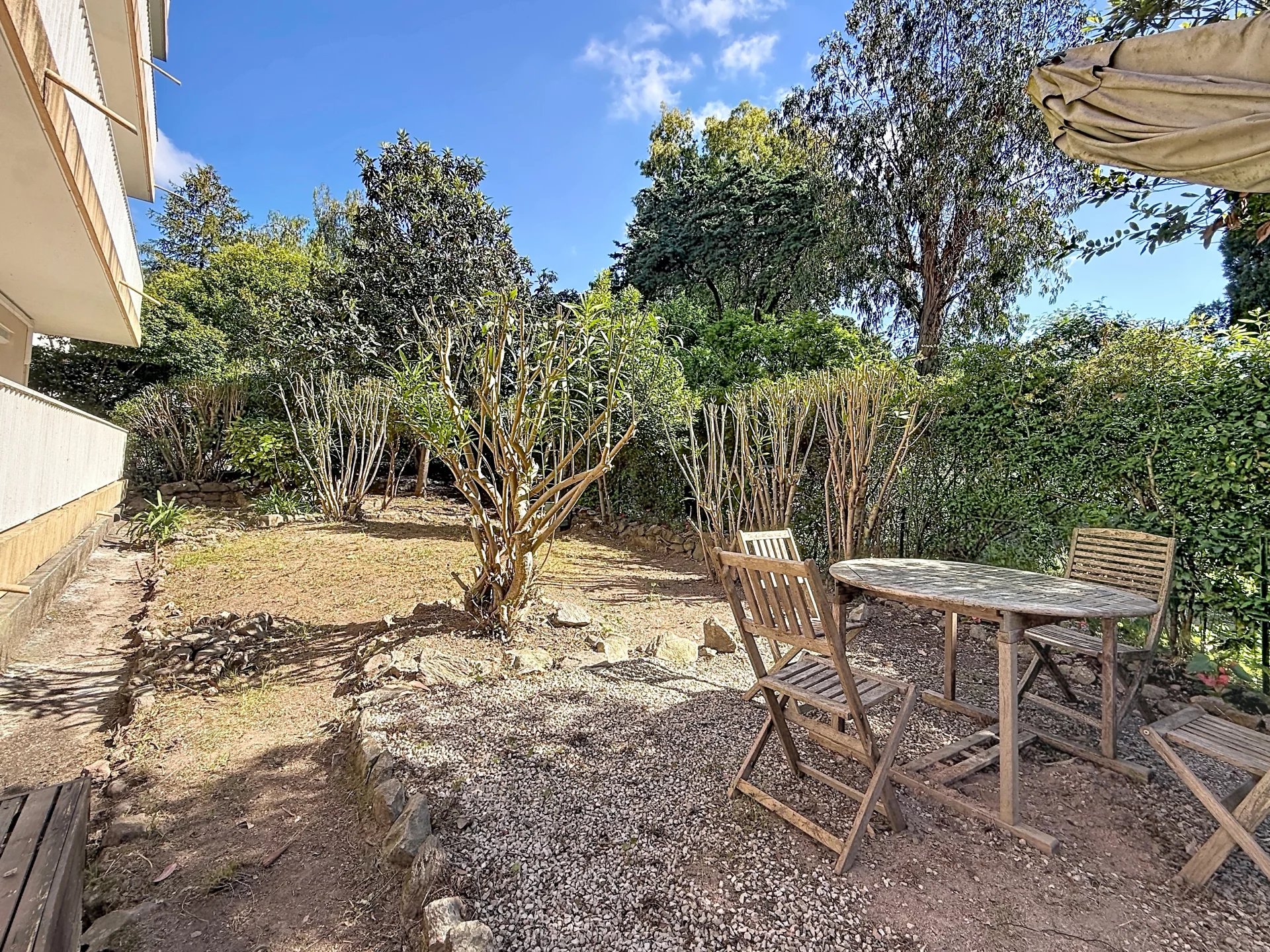 F3 CANNES - CROIS DES GARDES - JARDIN - PARKING - CALME