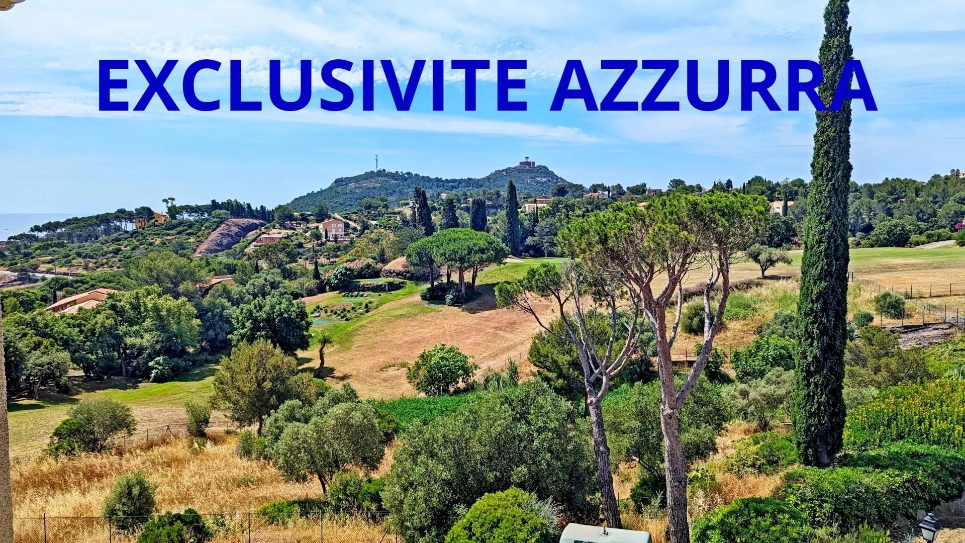 EXCLUSIVITE AZZURRA AGAY CAP ESTEREL LE VILLAGE beau deux pièces trame éventail au dernier étage. Parking