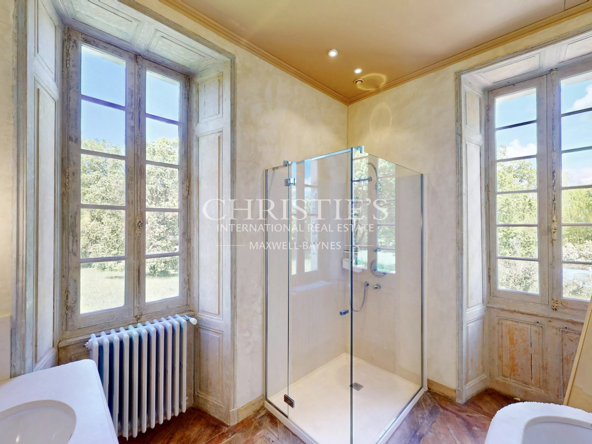 6 Bedroom Chateau's Image 15
