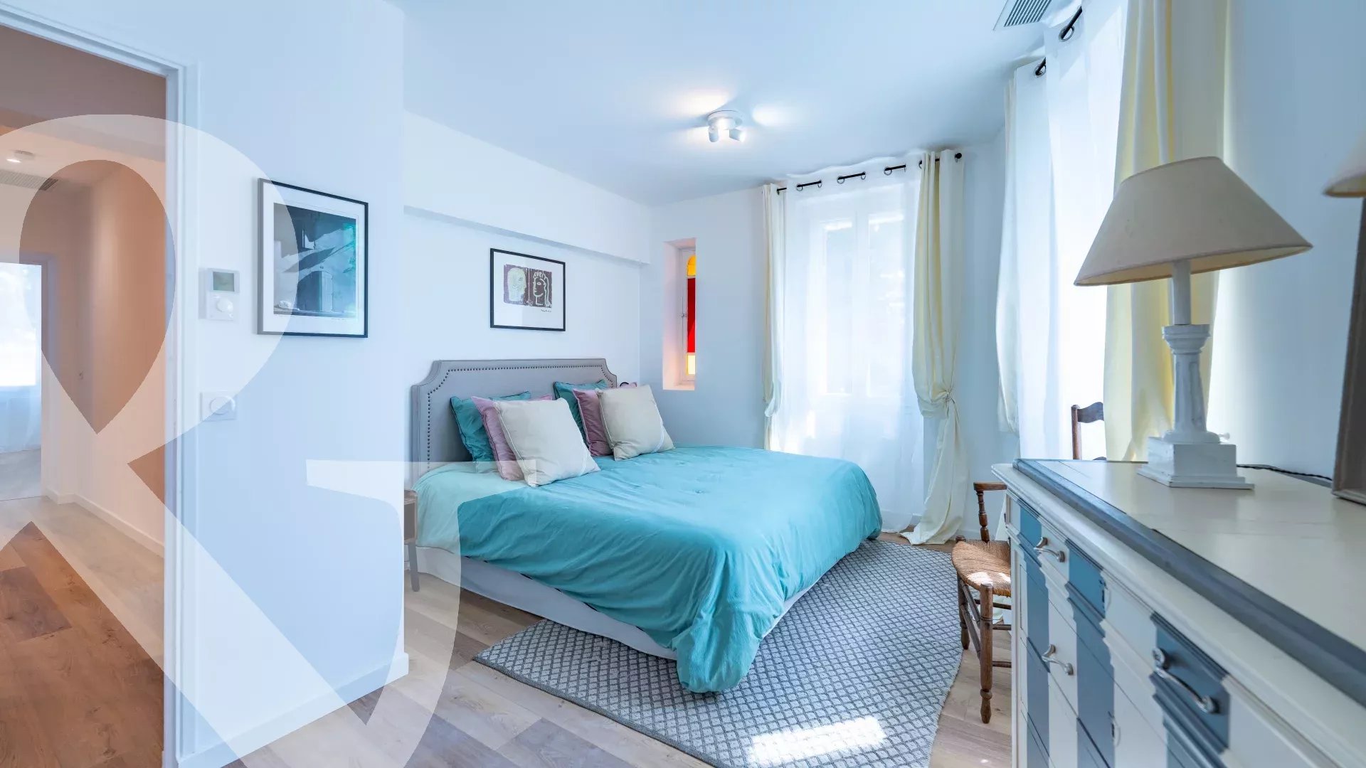 A PIED DU CENTRE VILLE