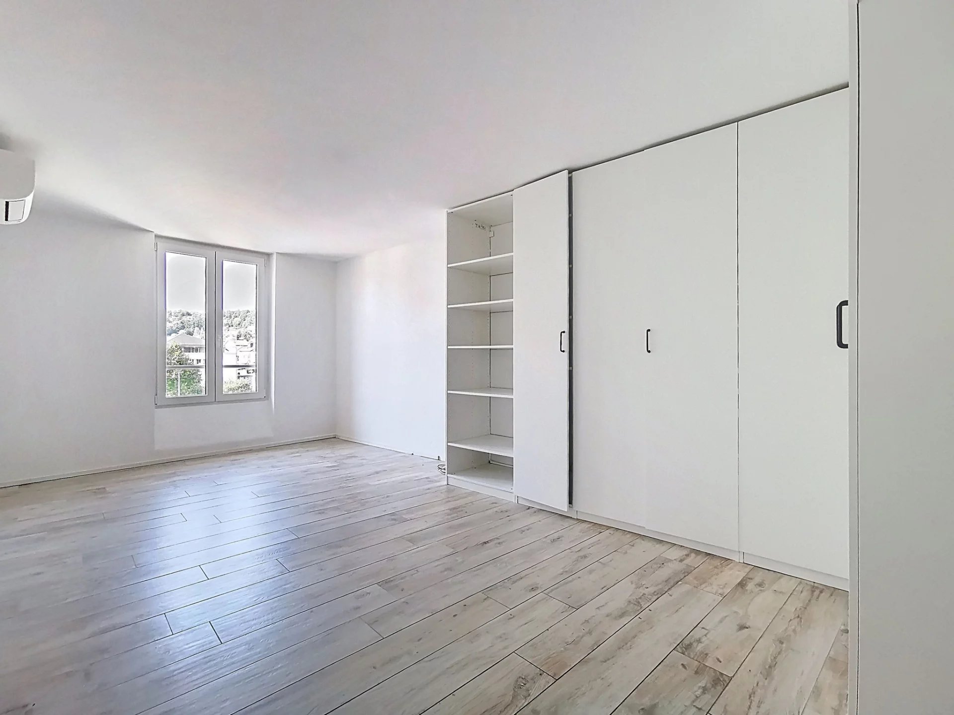 Appartement de 4.5 pièces avec loggia au centre de Blonay !