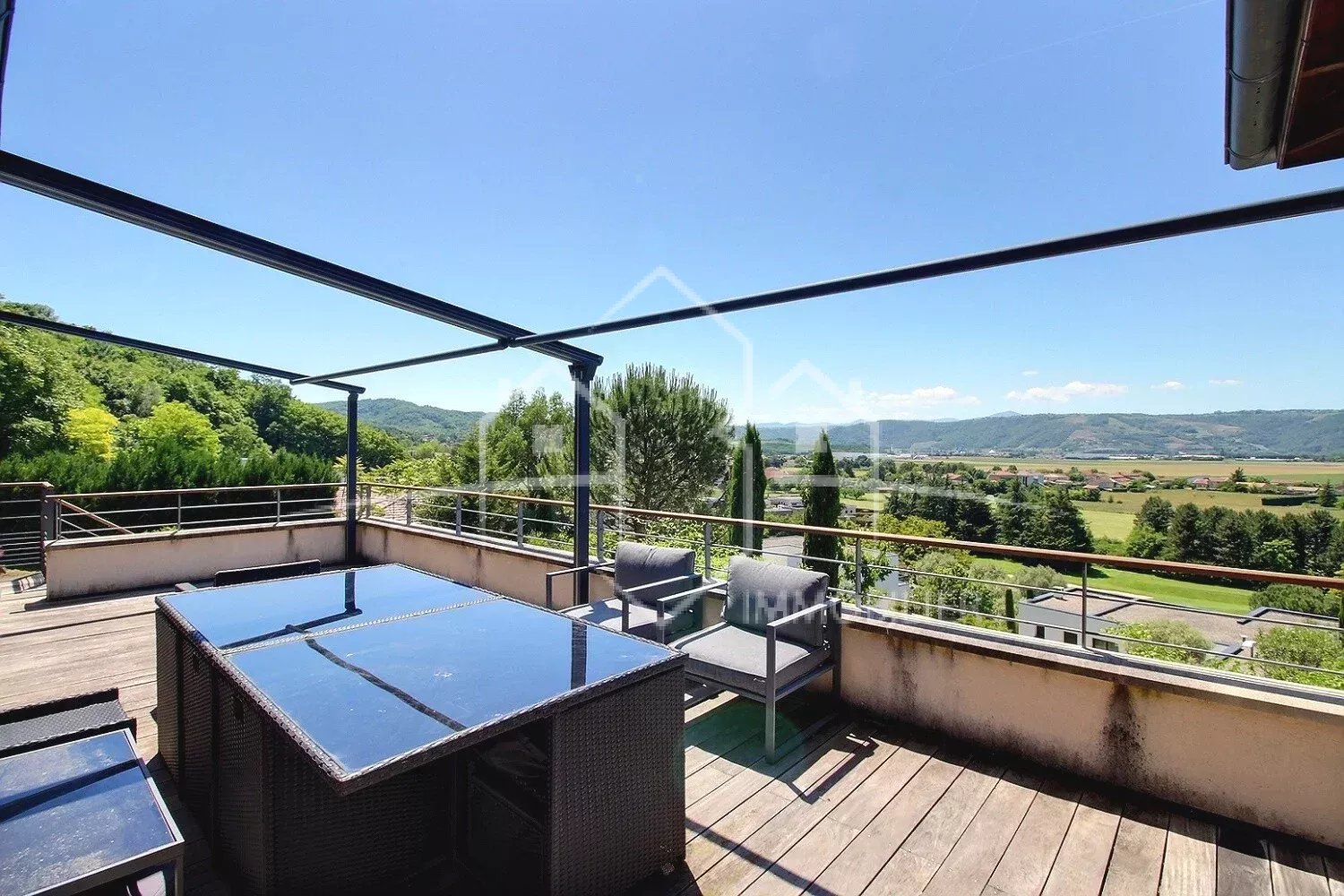 Belle maison 177 m² avec vue dégagée sur l’Ardèche – 5 chambres, piscine et grand terrain