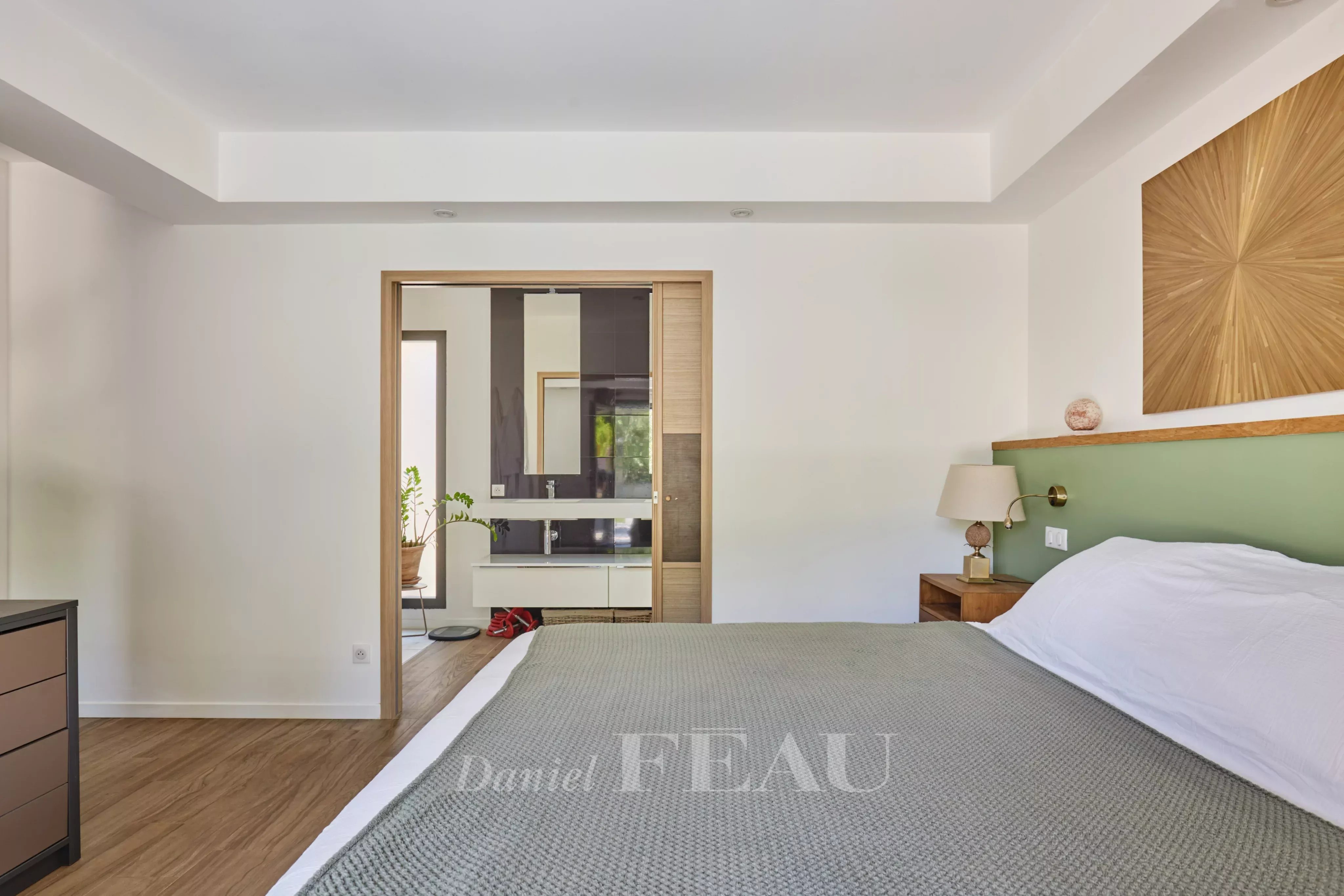Sale House Paradou