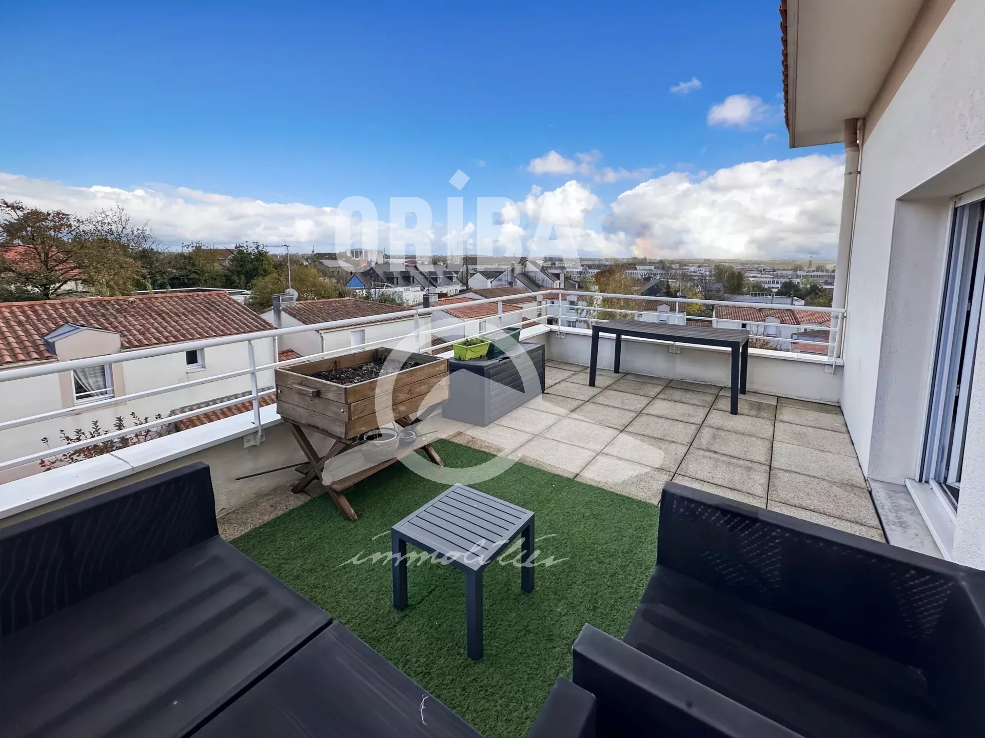 Appartement T3 duplex avec grande terrasse au dernier étage – CHANTENAY