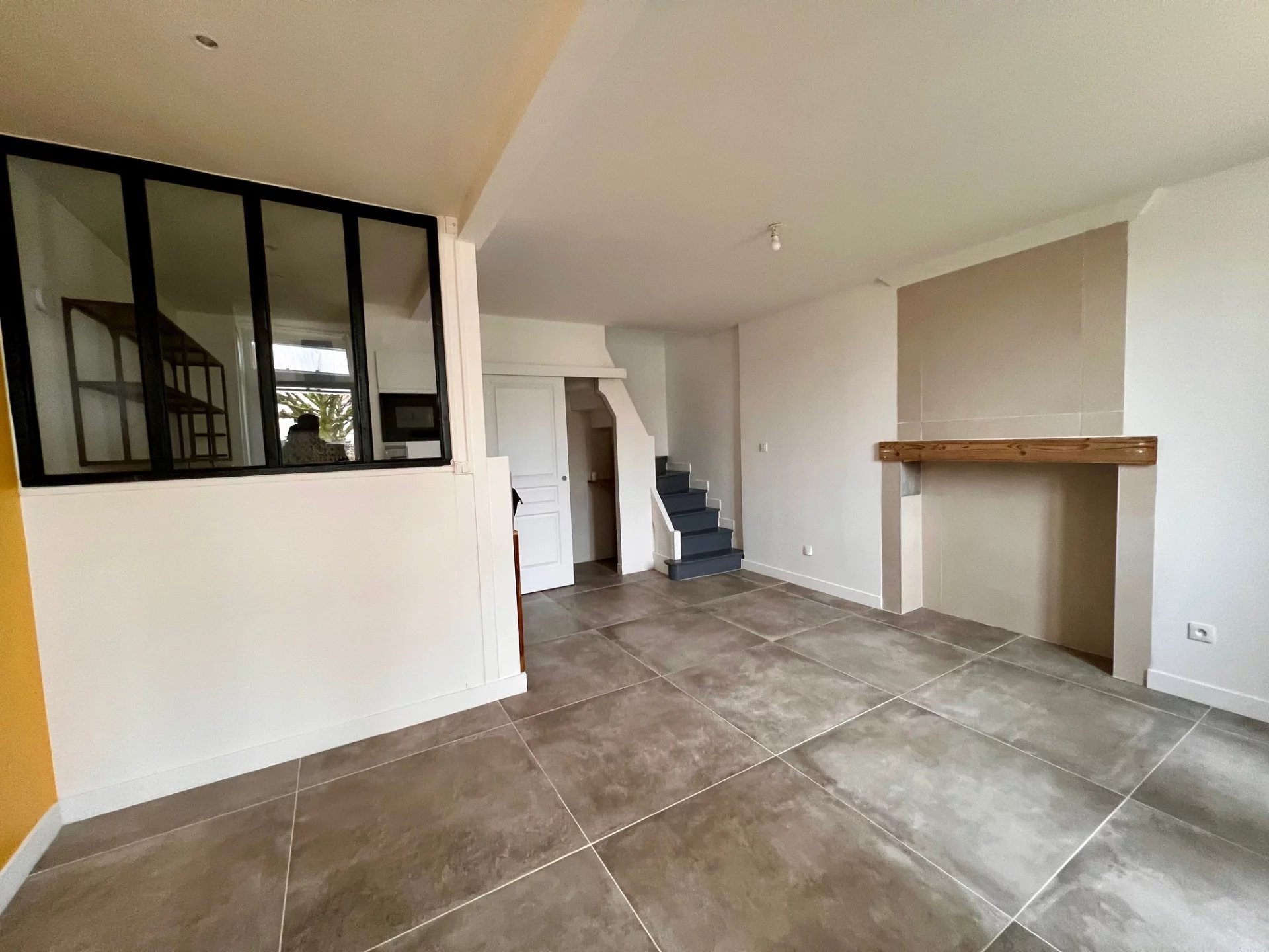 REF A3-40 - SAINTES RIVE DROITE  - TYPE 3