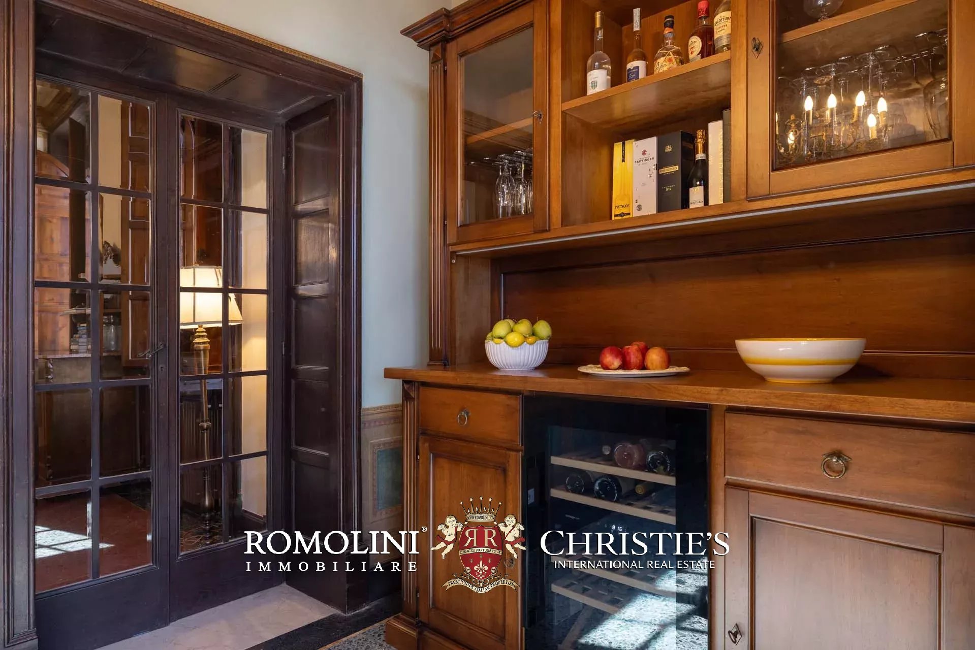 8 Bedroom Villa/Townhouse's Image 36