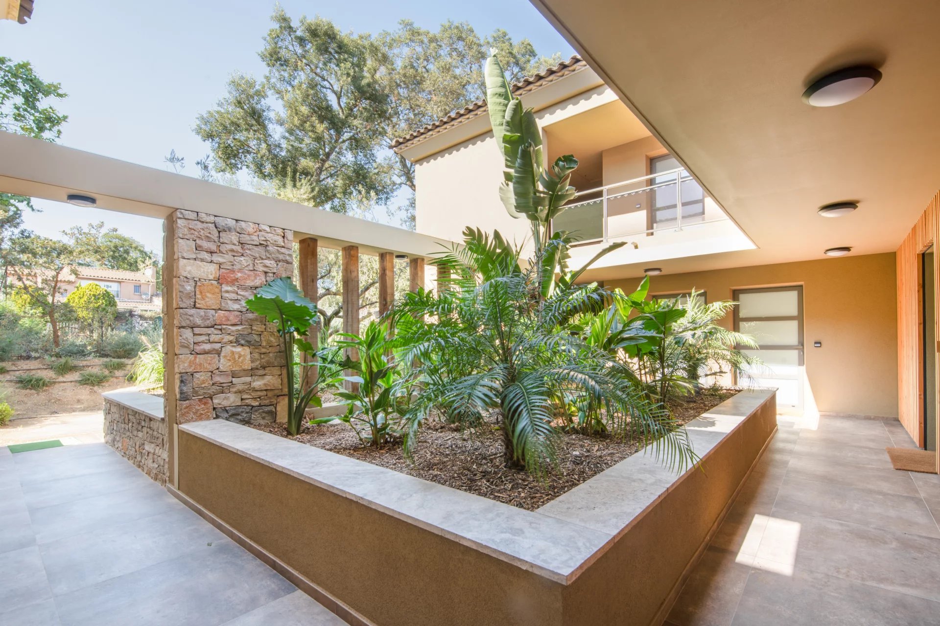 Piso Grimaud - picture 2