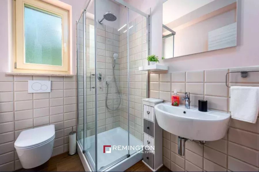6 Bedroom Villa/Townhouse's Image 8