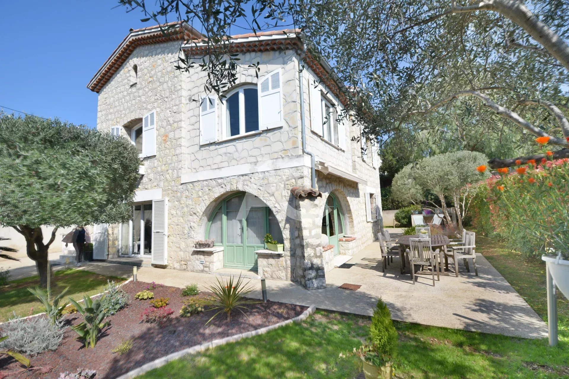 JUAN-LES-PINS - VILLA PROCHE DES PLAGES A PIED