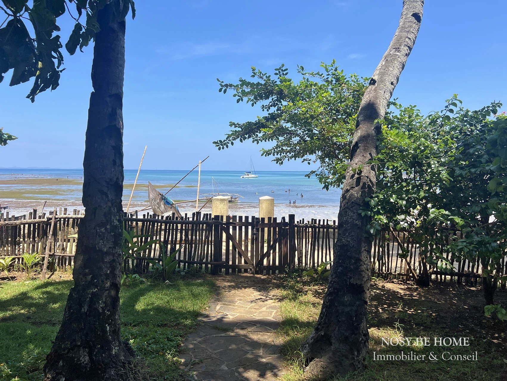 Propriété de charme sur le front de mer de la plage de Madirokely