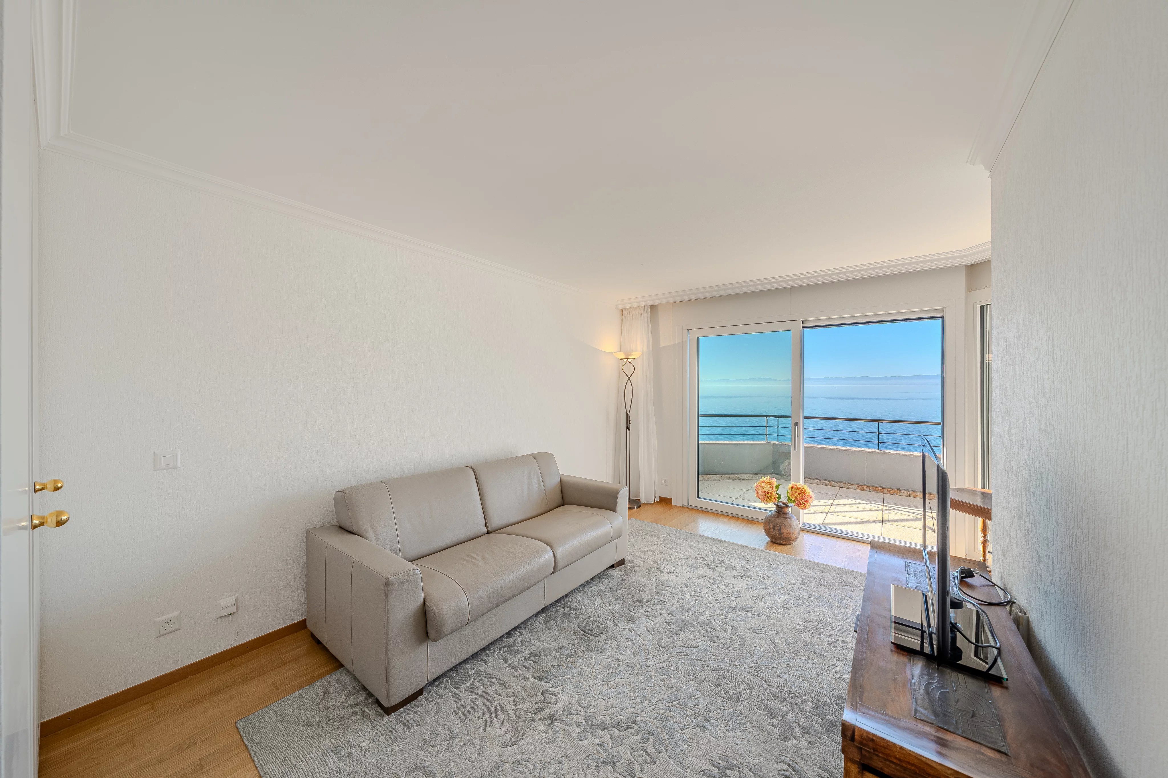 Appartement de 3.5 pièces en première ligne lac