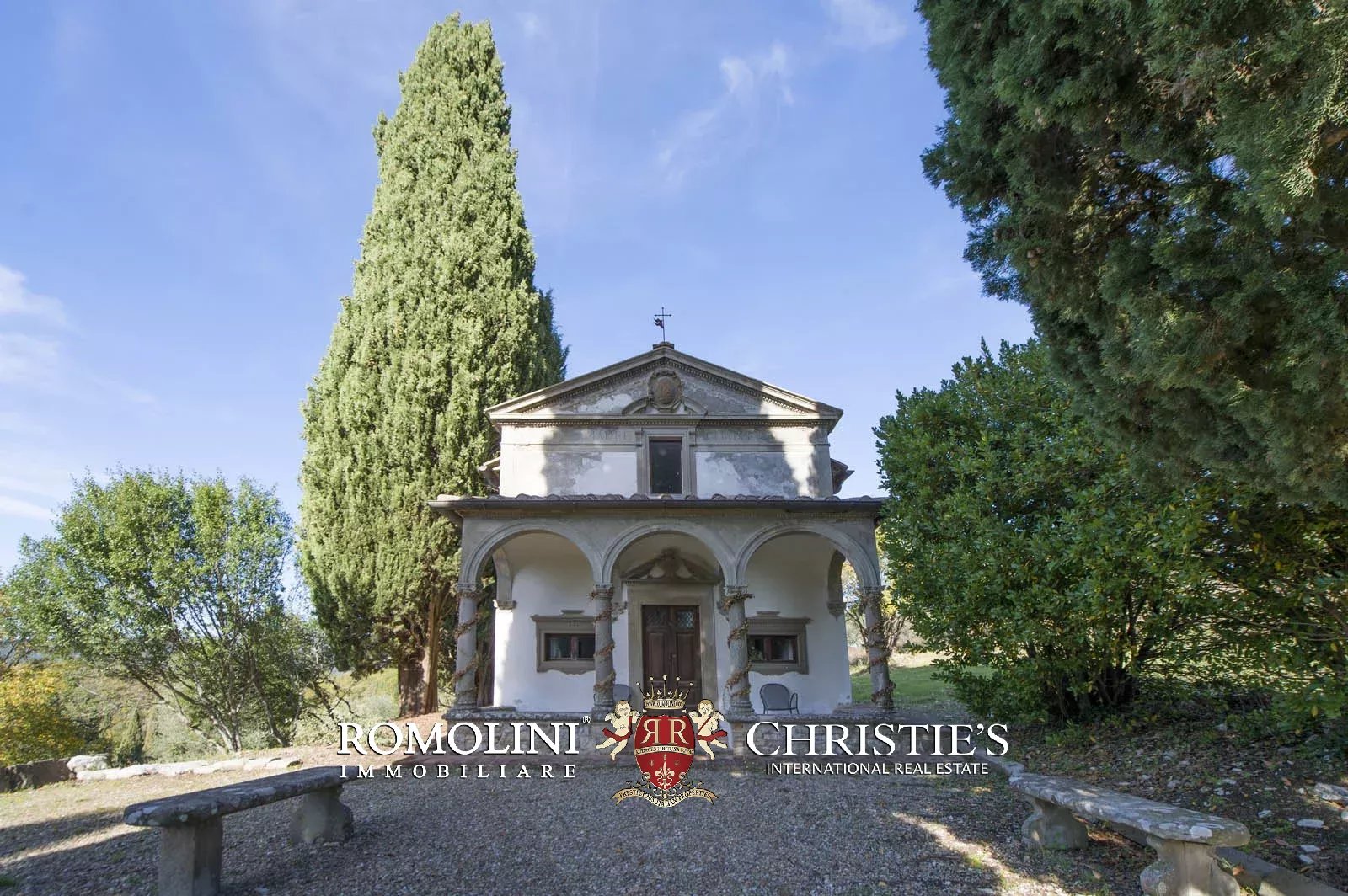 LUXURY HISTORICAL VILLA FOR SALE IN RADDA IN CHIANTI, TUSCANY