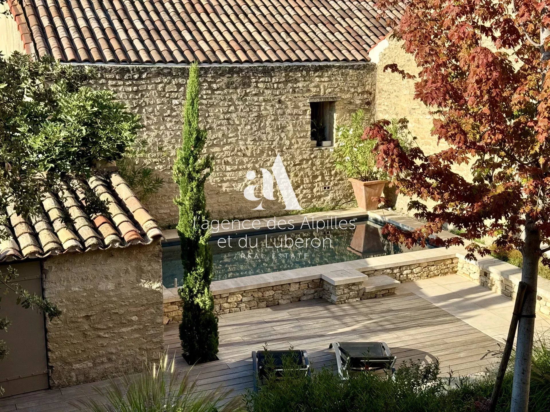 EXCLUSIVITÉ - GOULT - MAISON DE VILLAGE AVEC PISCINE ET VUE