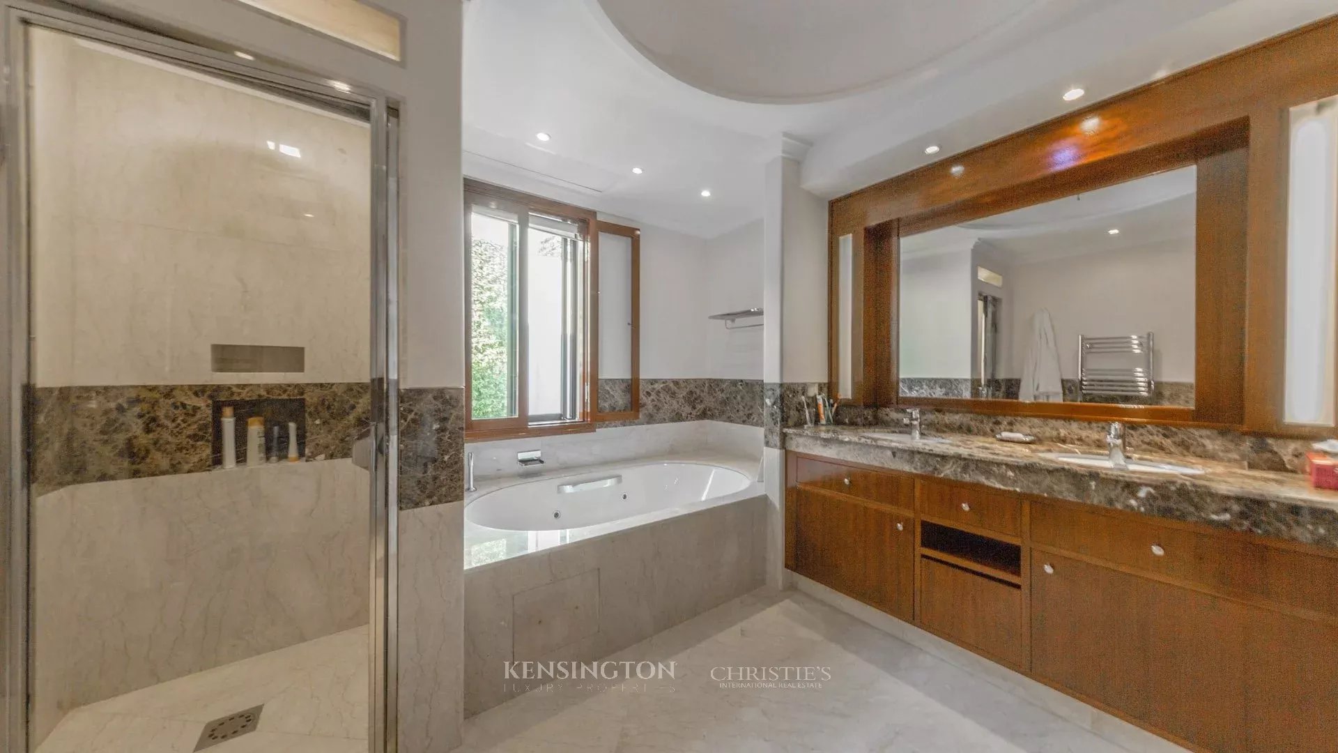 6 Bedroom Villa/Townhouse's Image 21