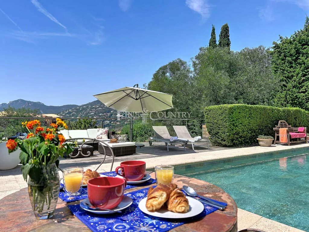 Villa for sale in Theoule sur Mer — Villa for sale in Theoule sur Mer
