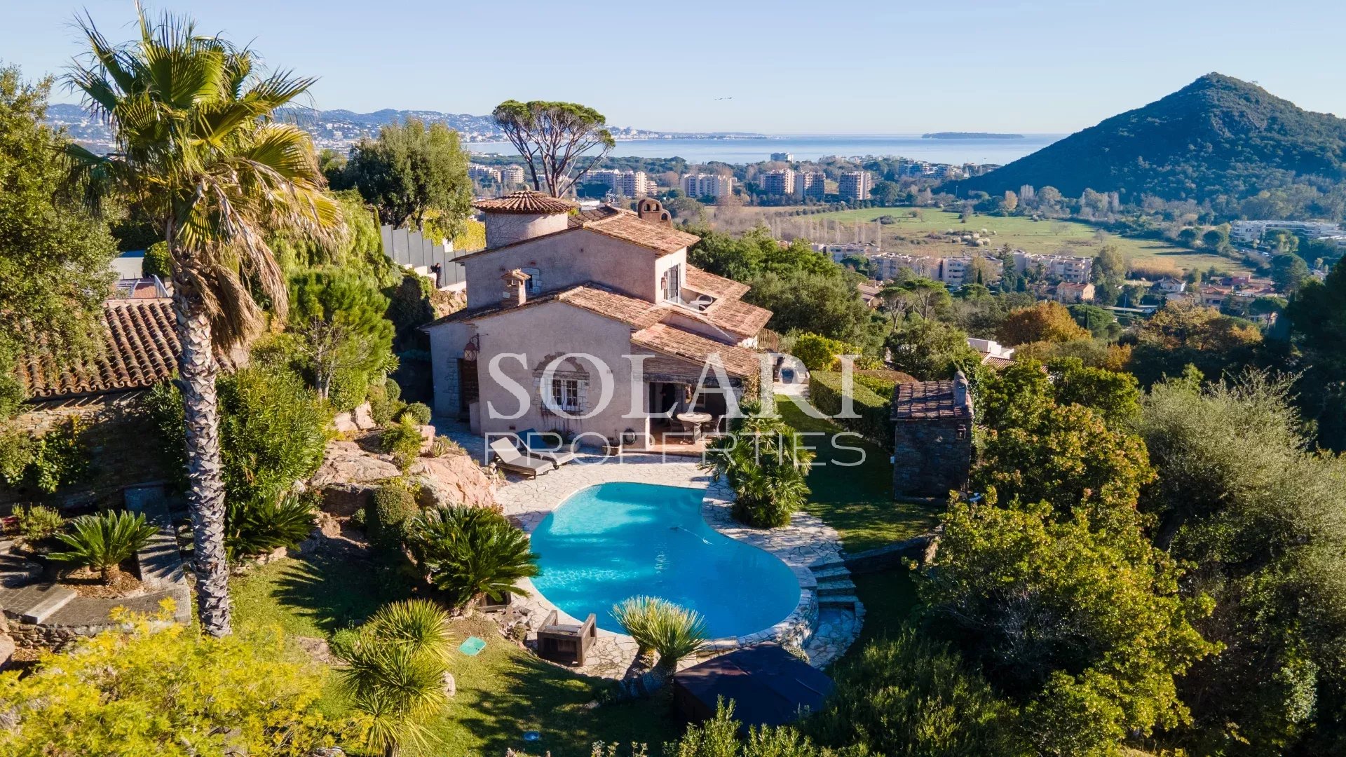 Mas provencal avec piscine proche des plages de la Napoule