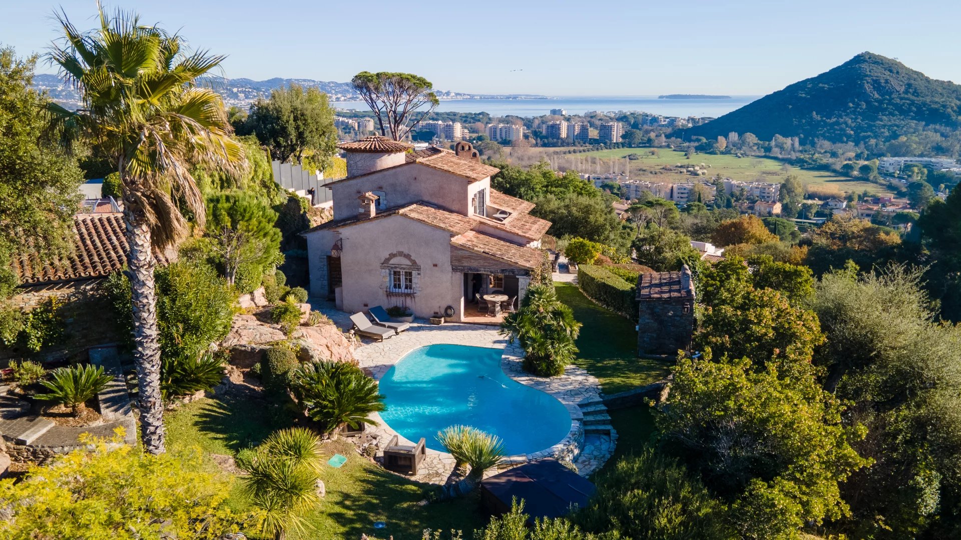 Mas provencal avec piscine proche des plages de la Napoule