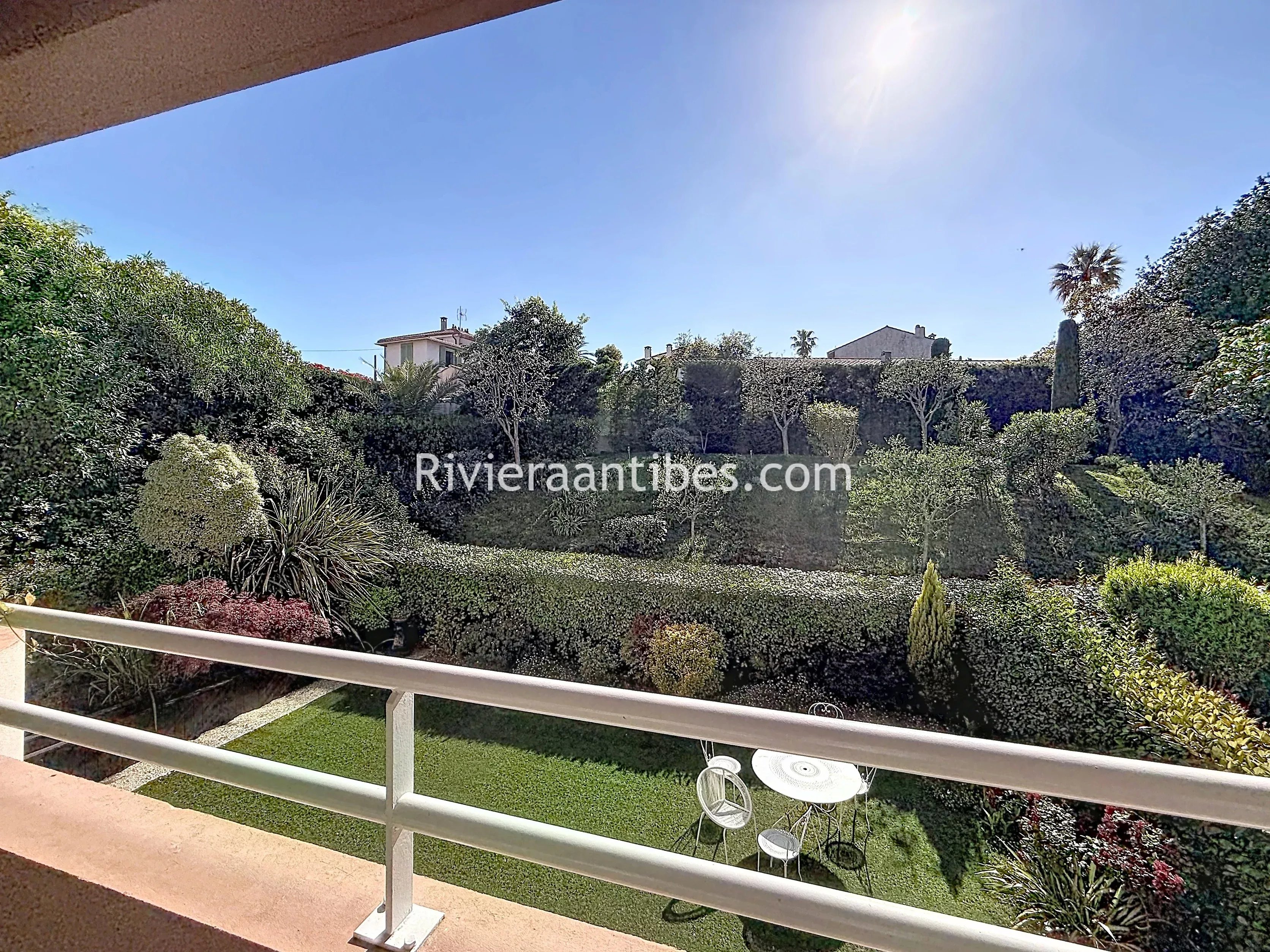 ANTIBES CENTRE. APPARTEMENT D'EXCEPTION 4 PIÈCES.