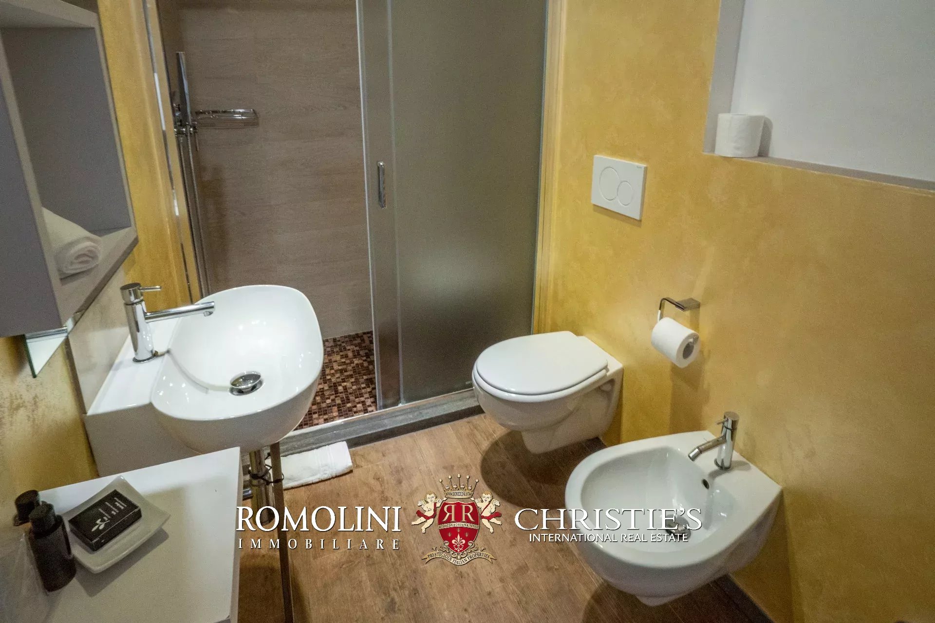 6 Bedroom Villa/Townhouse's Image 30