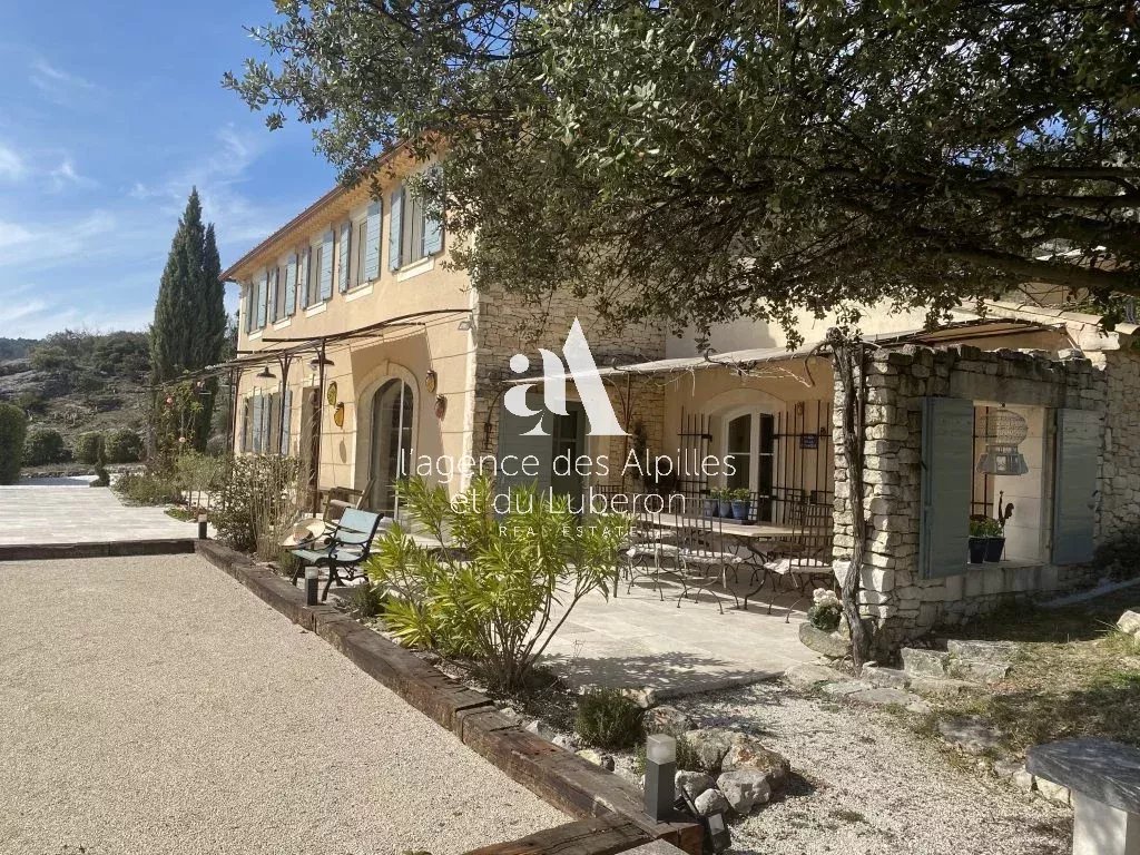 MURS - BASTIDE WITH SWIMMING POOL AND VIEWS