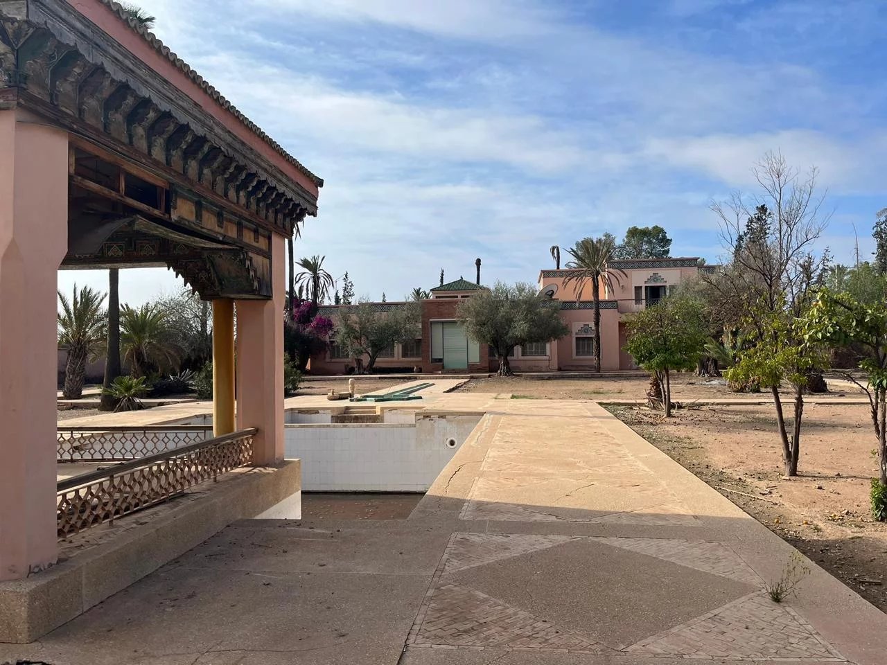 TERRAIN AVEC BATI A RENOVER OU DEMOLIR