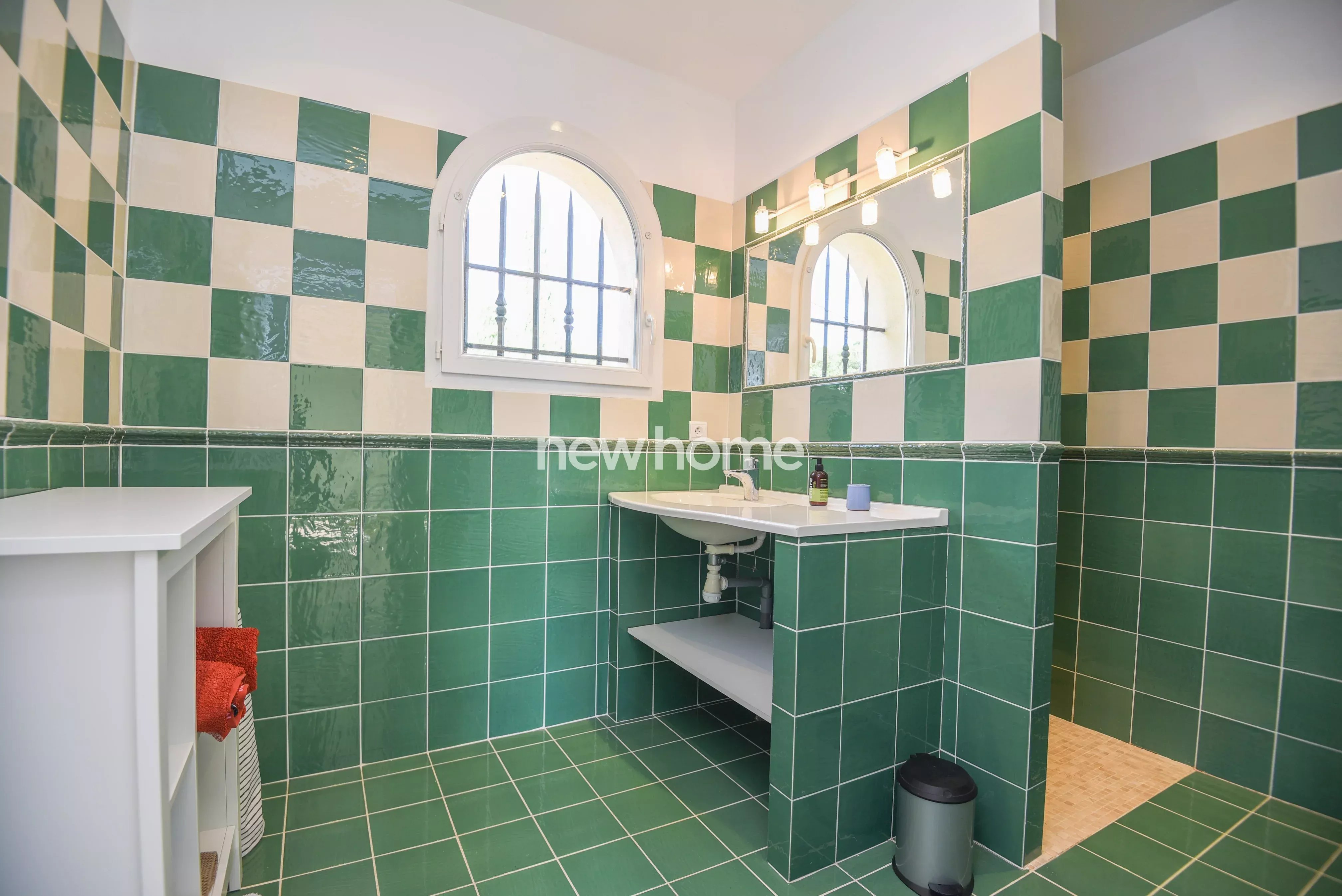 Proche de Lorgues, une villa provençale et lumineuse avec piscine et vue dégagée.