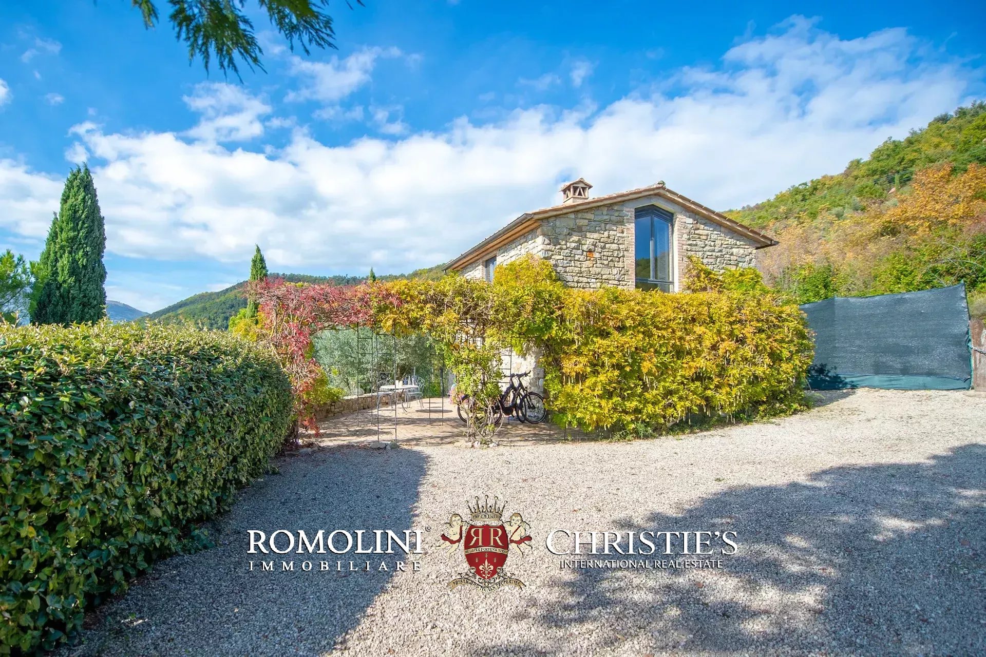  FINELY RESTORED RURAL COMPLEX FOR SALE IN UMBERTIDE UMBRIA