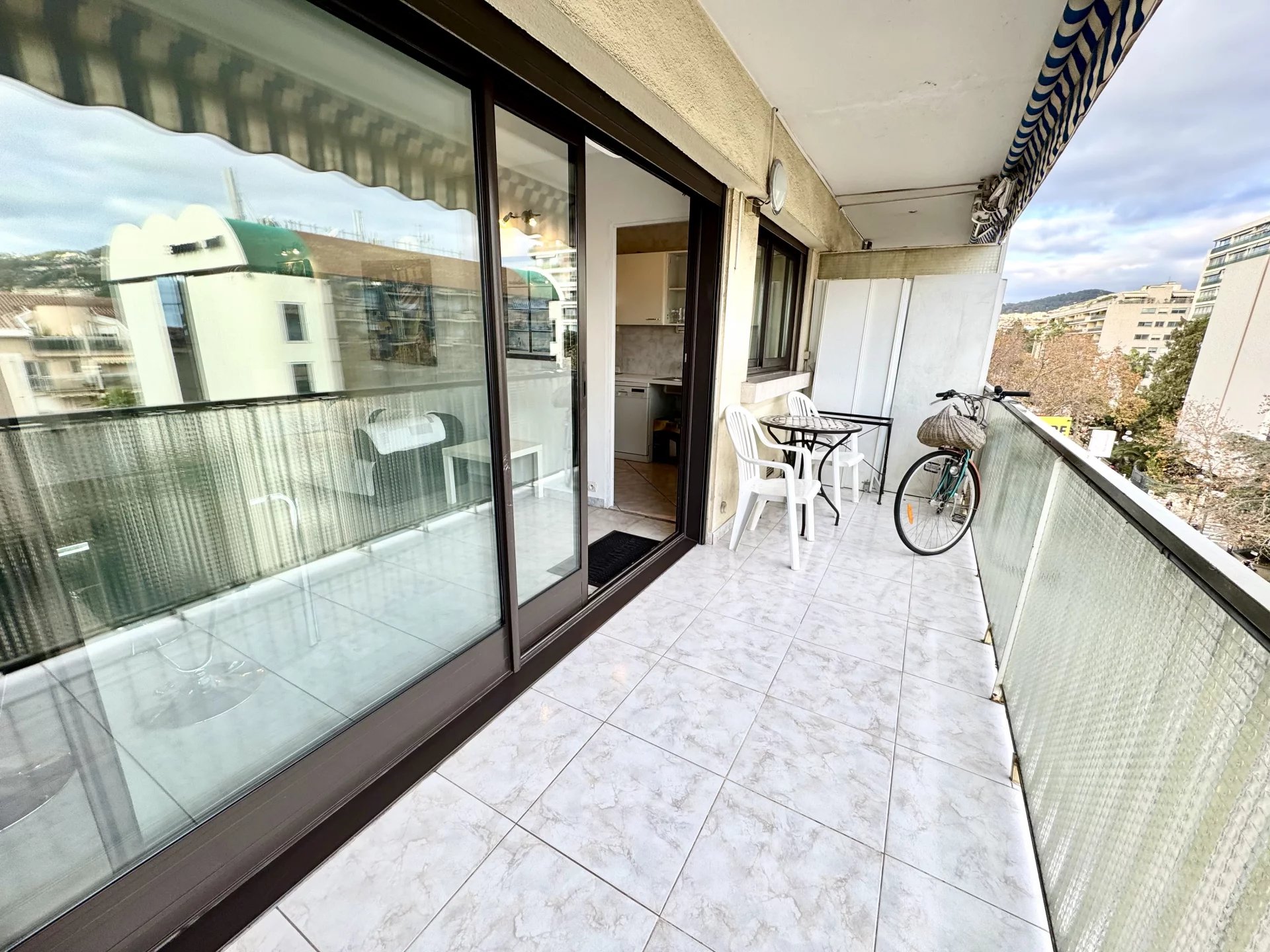 Cannes sale large 3 room apartment 89m² near center