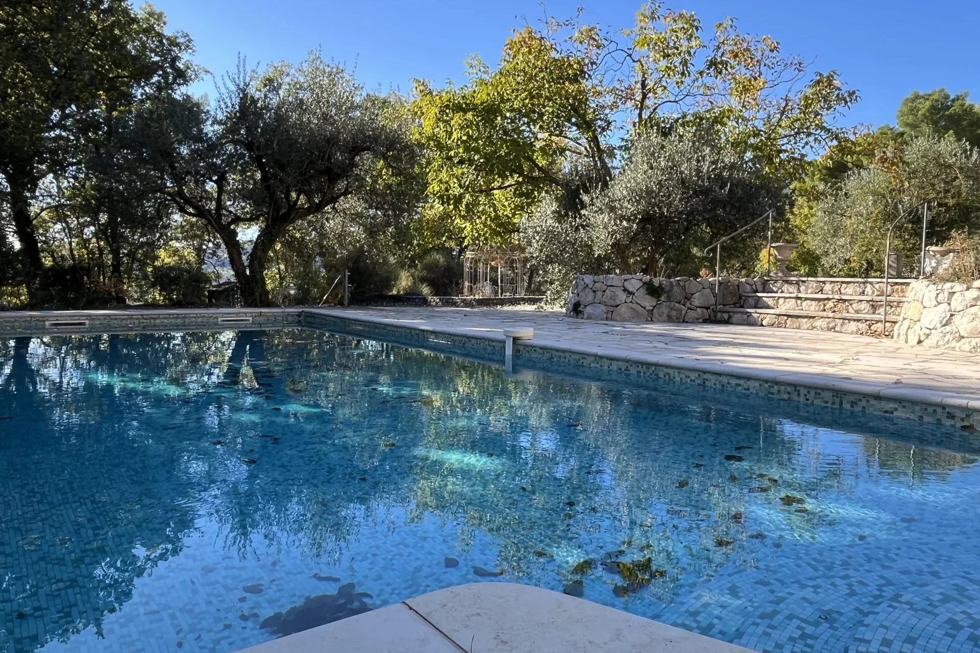 Single-storey villa with studio - Fayence