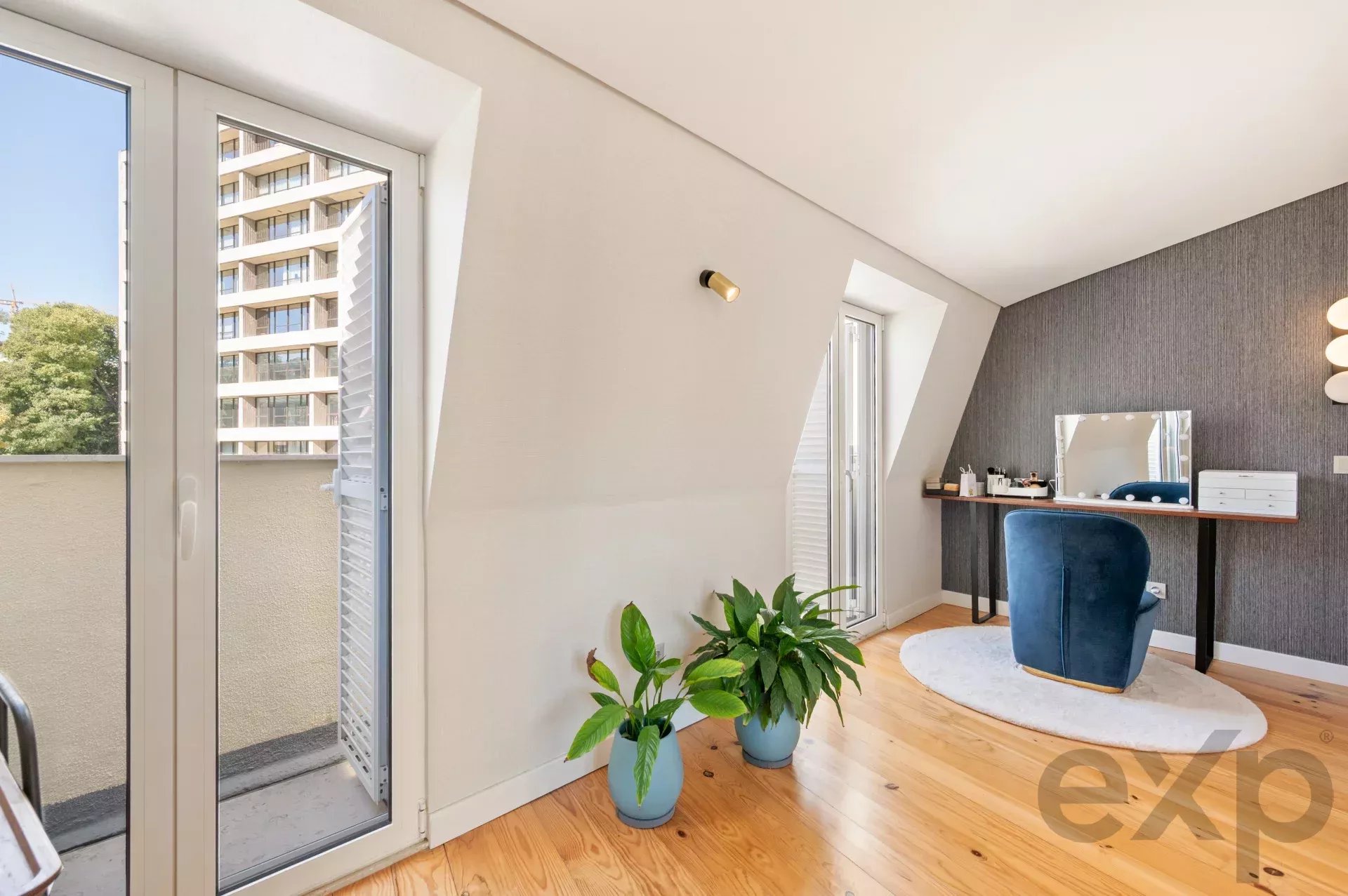 Elegant T2 + 1 Penthouse in Downtown Lisbon 86935832 image 48