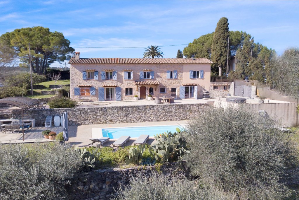 Villa for sale in Grasse — 4-Bedroom Villa in Grasse