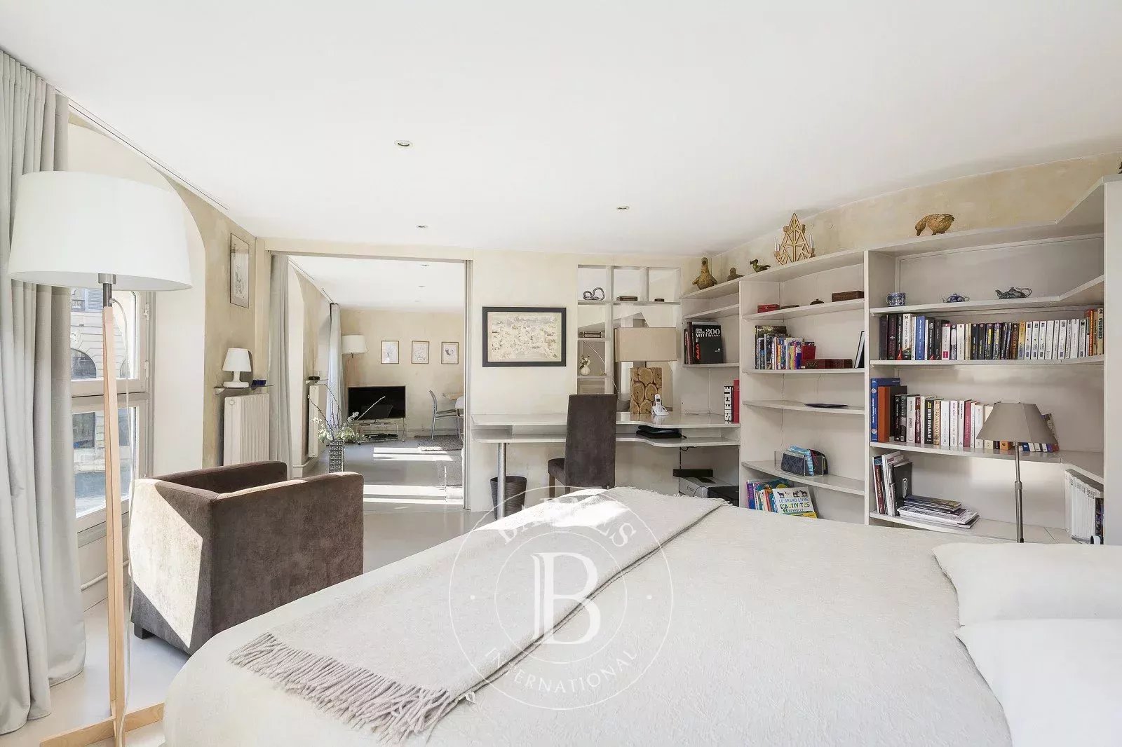 Paris 6 - Théâtre de l'Odéon - spacious renovated two-room apartment - unobstructed views - ideal pied-a-terre - picture 8