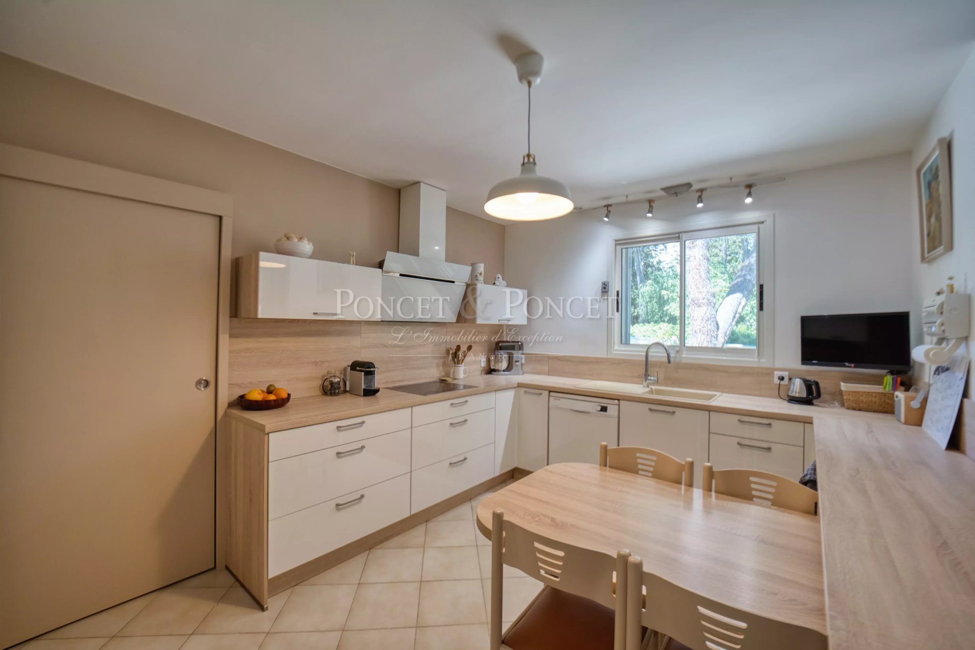 4 Bedroom Villa/Townhouse's Image 10