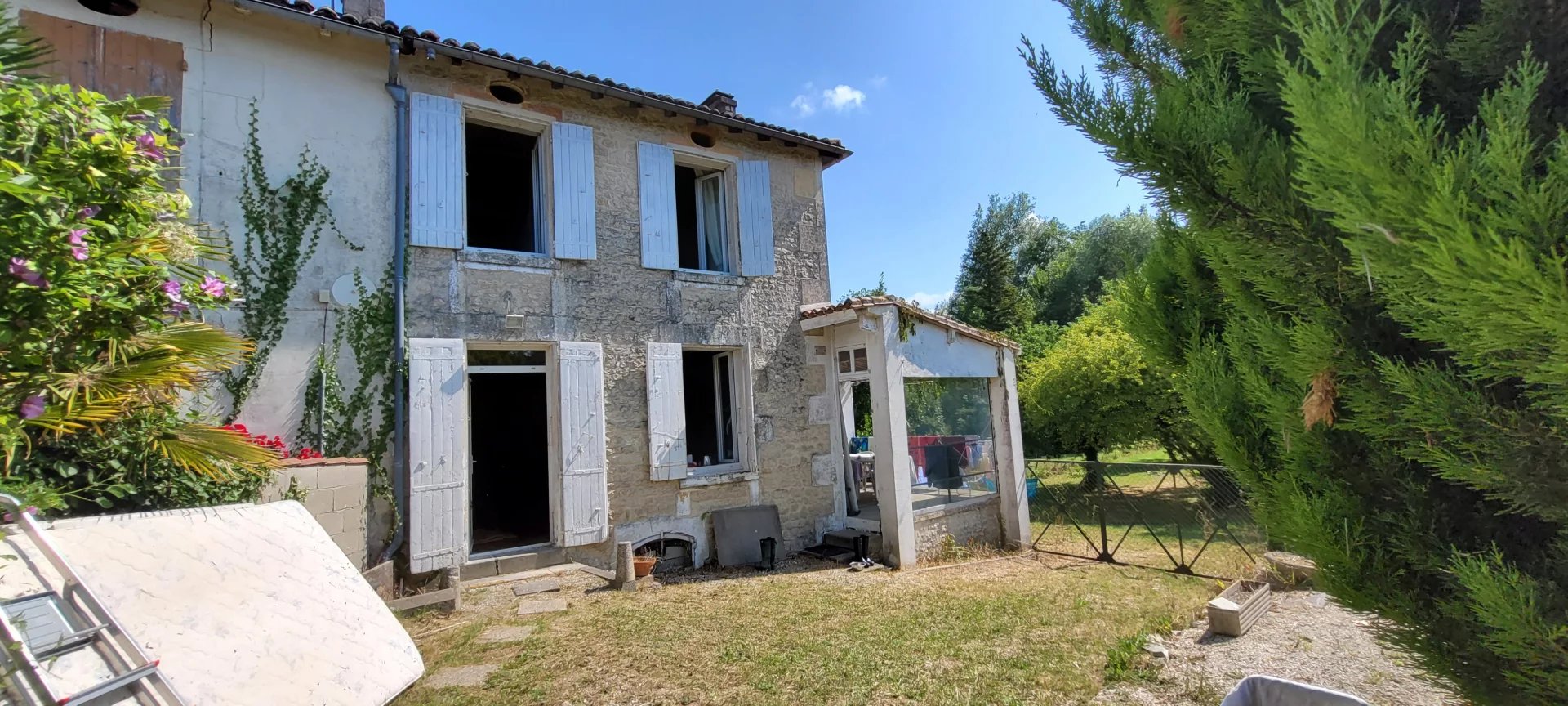 10 mns nord Saint Jean d'Angély