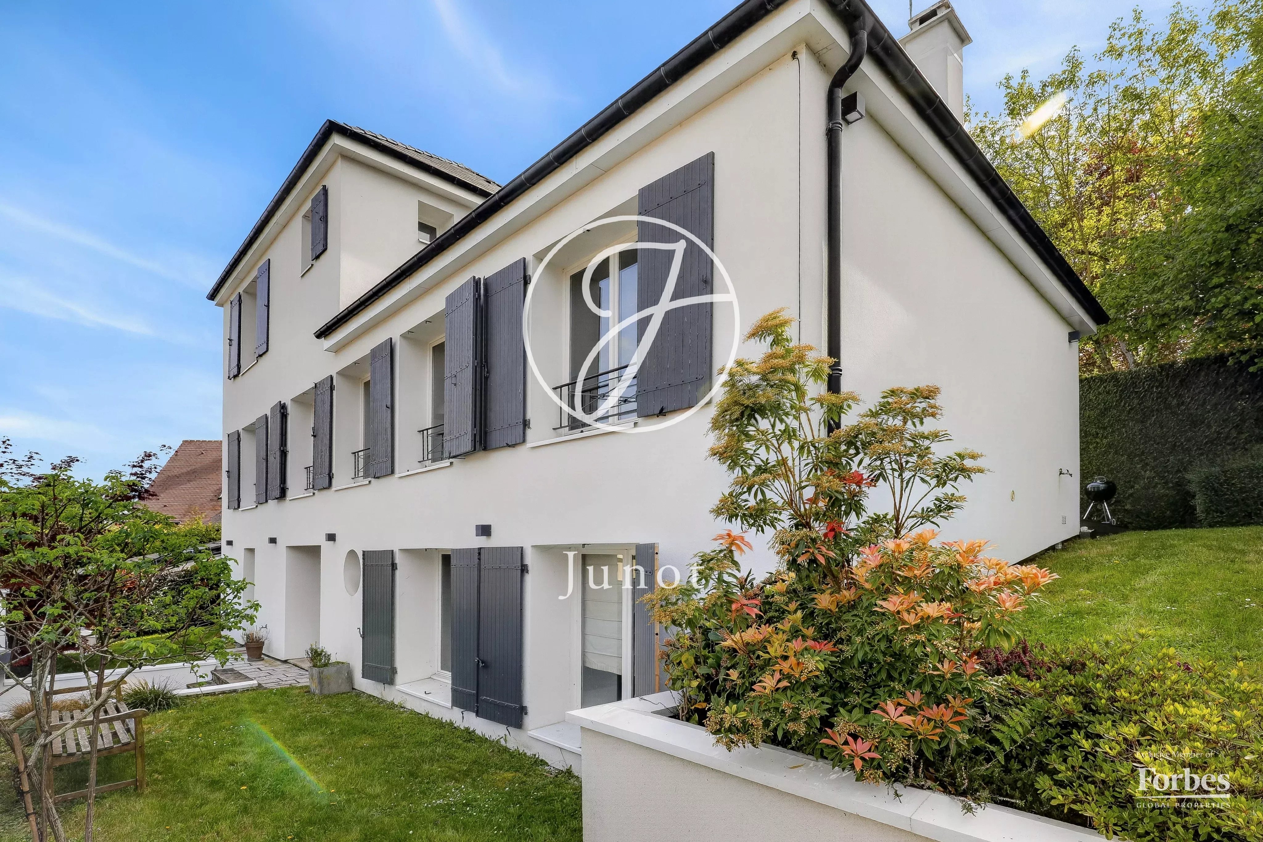 Garches – PARC DE CRAON – Maison 6 pièces – 232,5 m² - Terrain 480m²