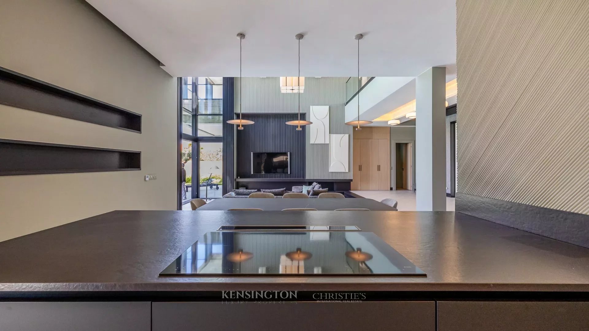 4 Bedroom Villa/Townhouse's Image 8