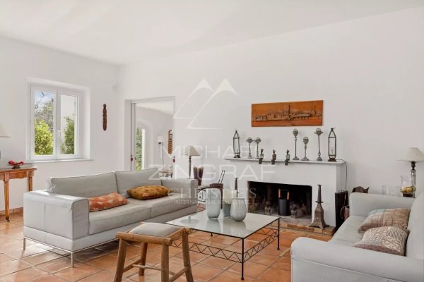 Elegant Architect-Designed Bastide with Expansive Landscaped Grounds — photo 4