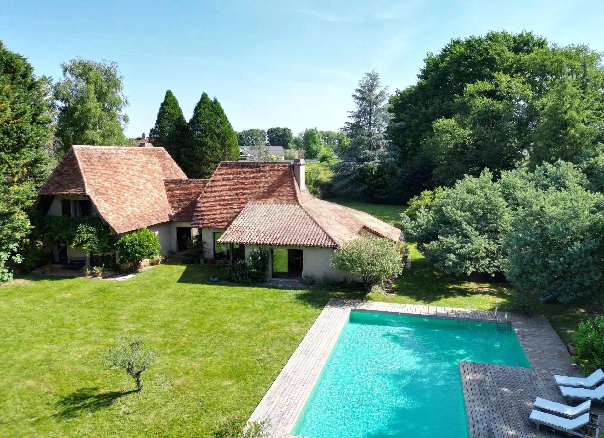 Propriété 303m² avec vue exceptionelle - Pau (64000)