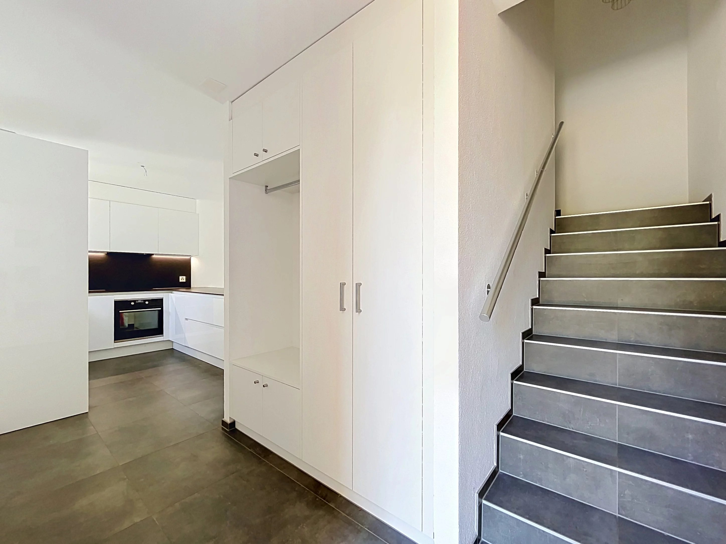 Villa contemporaine avec jardin et terrasses