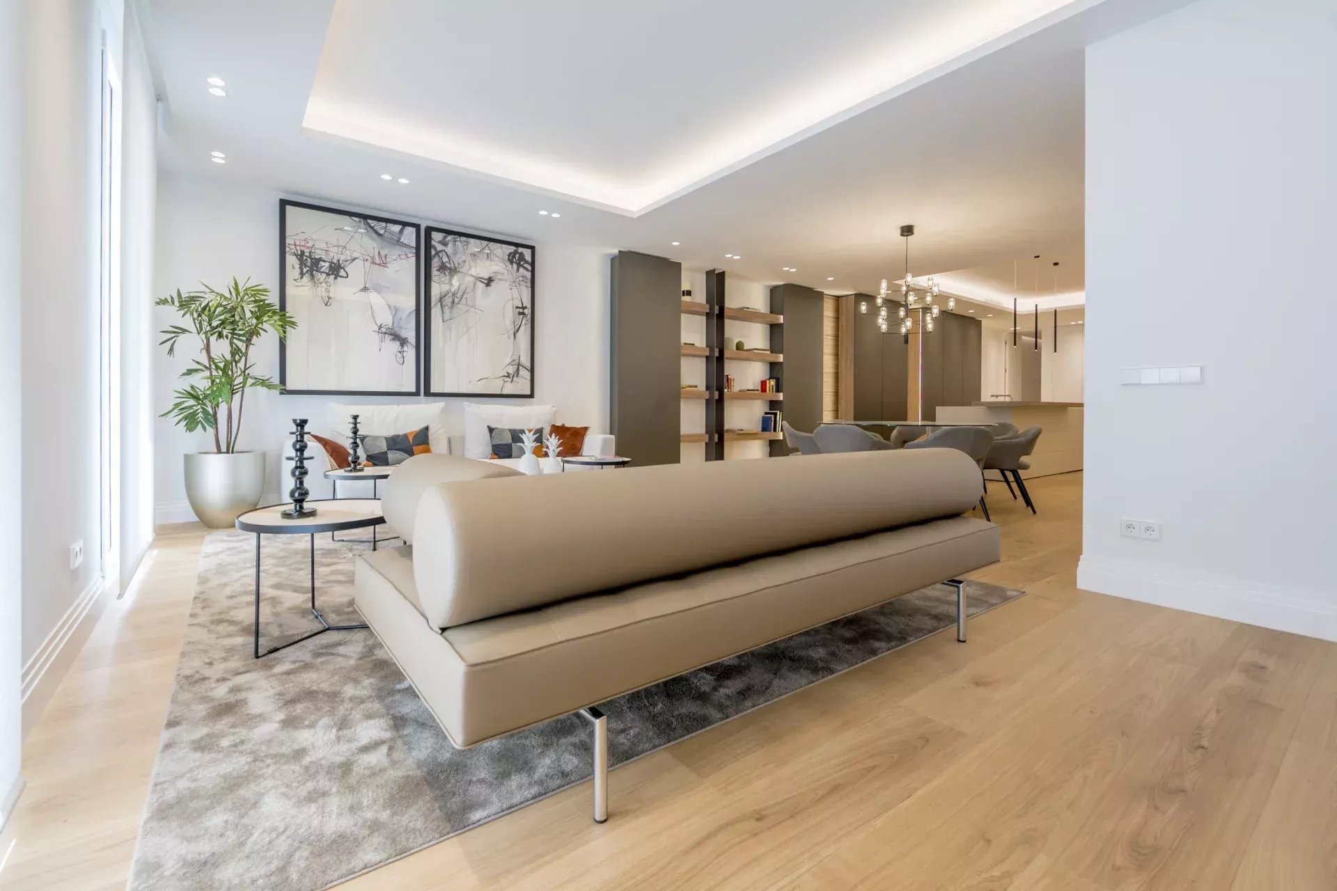 Appartement de Luxe Rénové avec Vue Imprenable sur la Fontaine de Neptune - picture 5