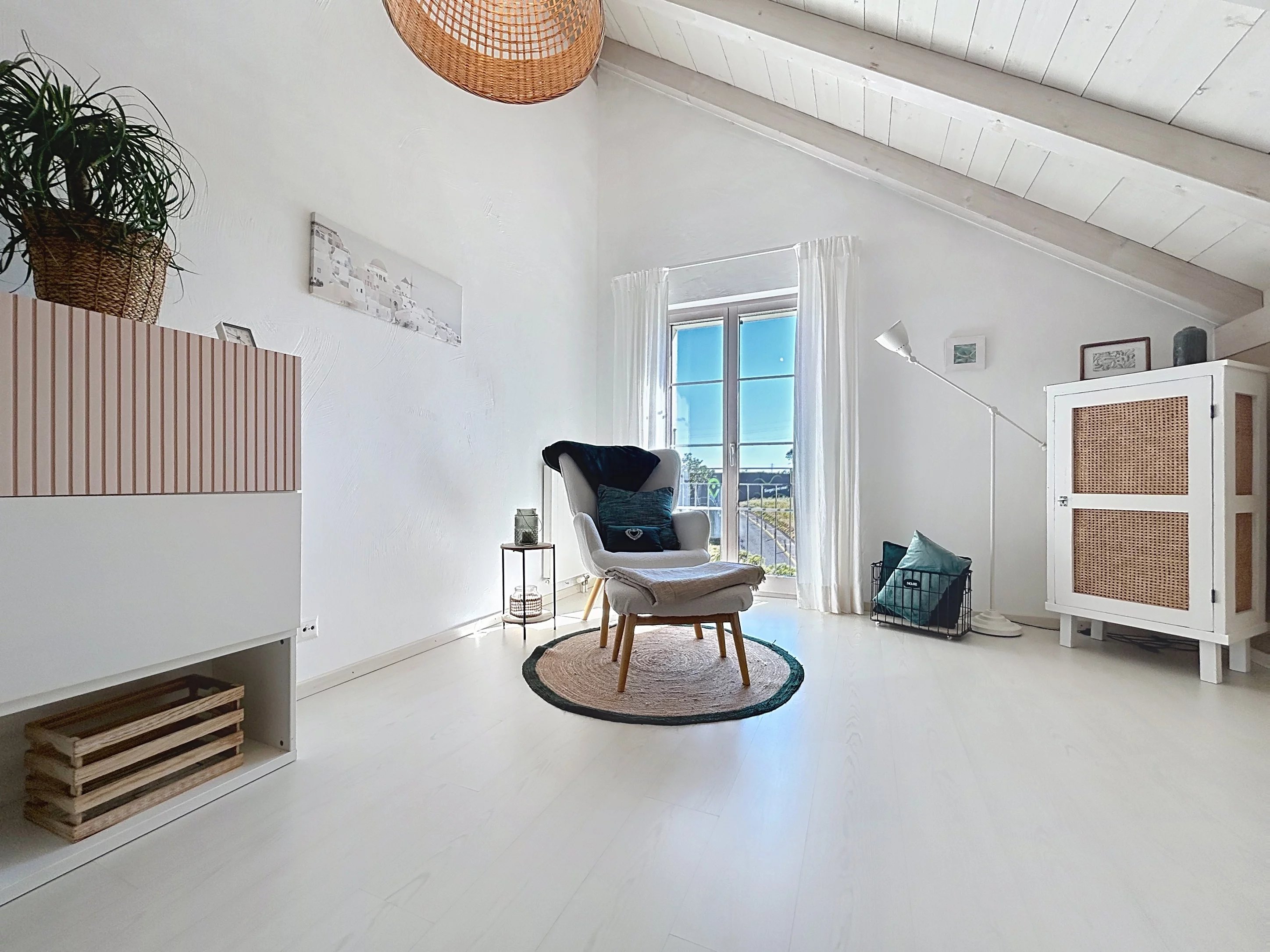Spacieuse villa familiale de caractère avec vaste jardin (Laténa)