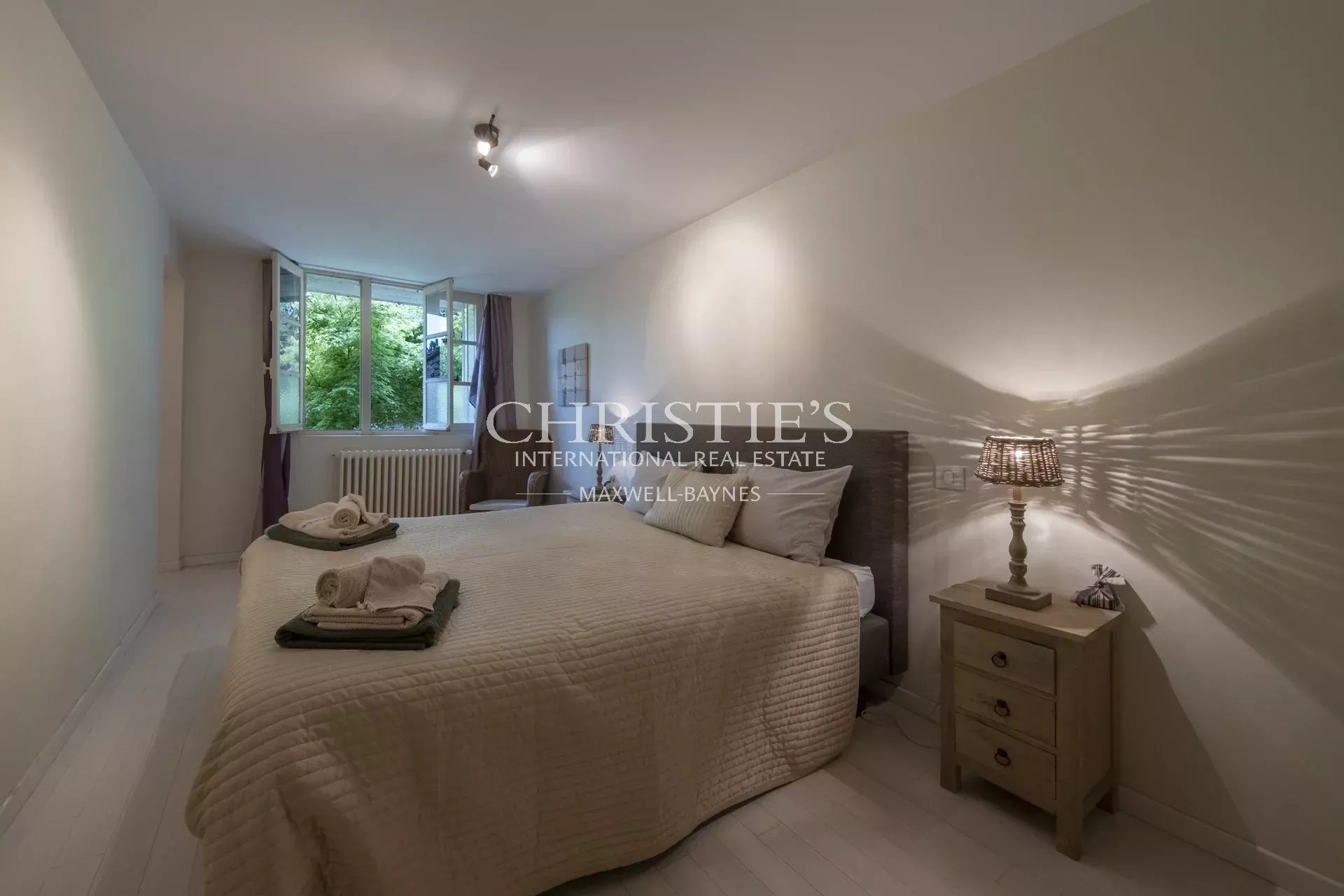 6 Bedroom Villa/Townhouse's Image 17