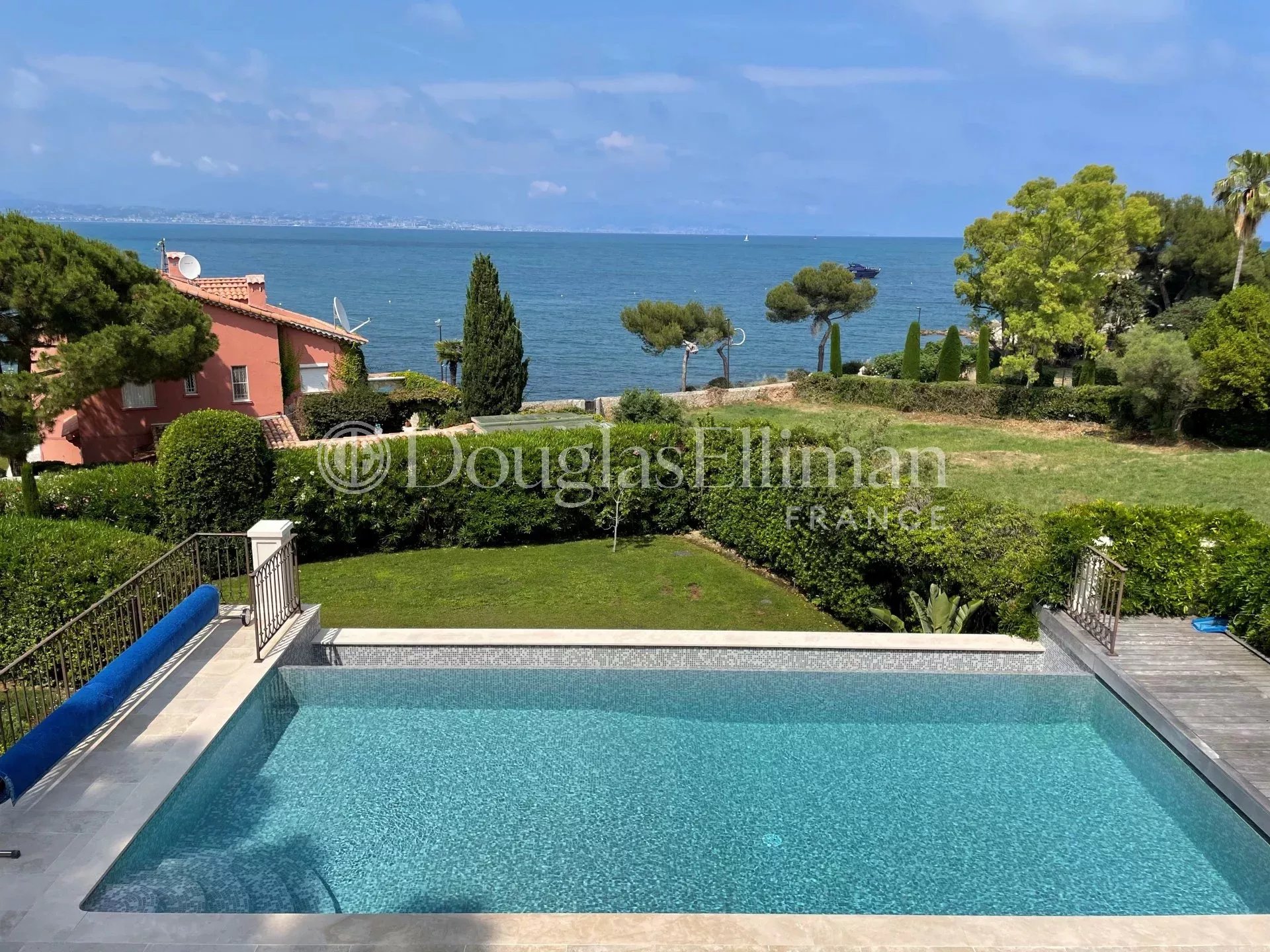 CAP D&rsquo;ANTIBES – VUE MER PANORAMIQUE – VILLA NÉO-PROVENÇALE - Image nᵒ2