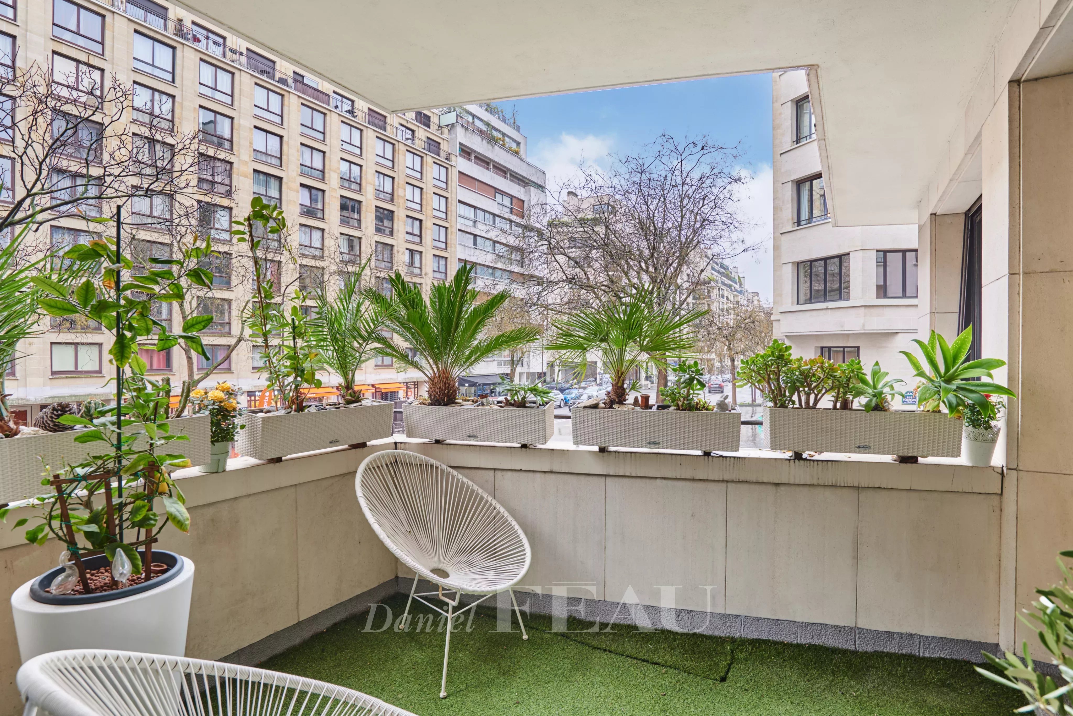 Sale Apartment Paris 16th