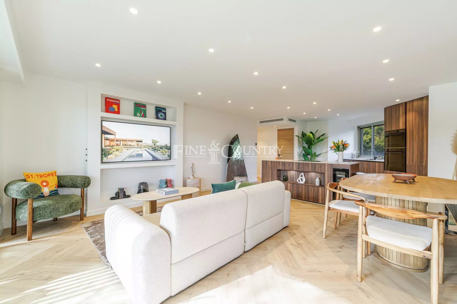 Photo of For Sale – 2-Bedroom Apartment – Cannes Montrose