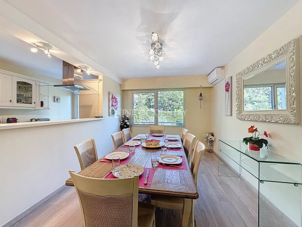 Sea view beautifully renovated apartment for sale in Cannes — photo 7